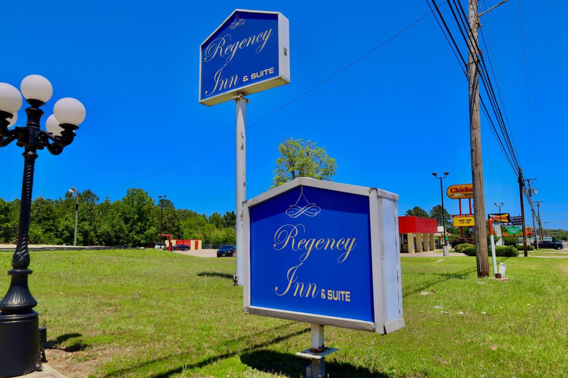 Regency Inn & Suites photo 29