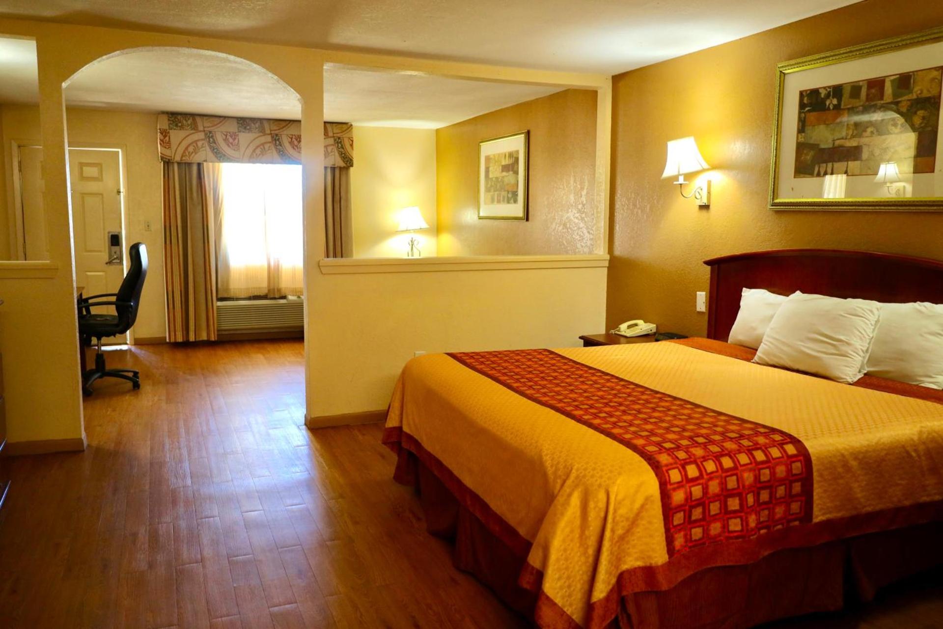 Regency Inn & Suites photo 27