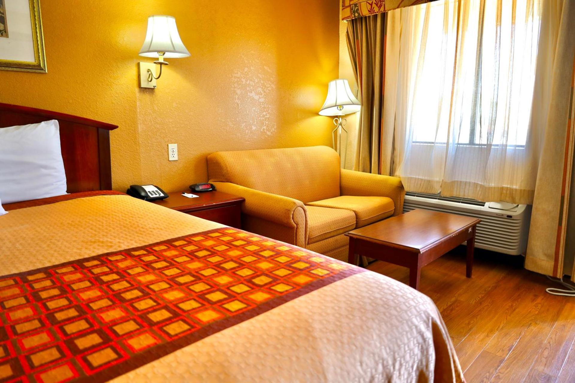 Regency Inn & Suites photo 28