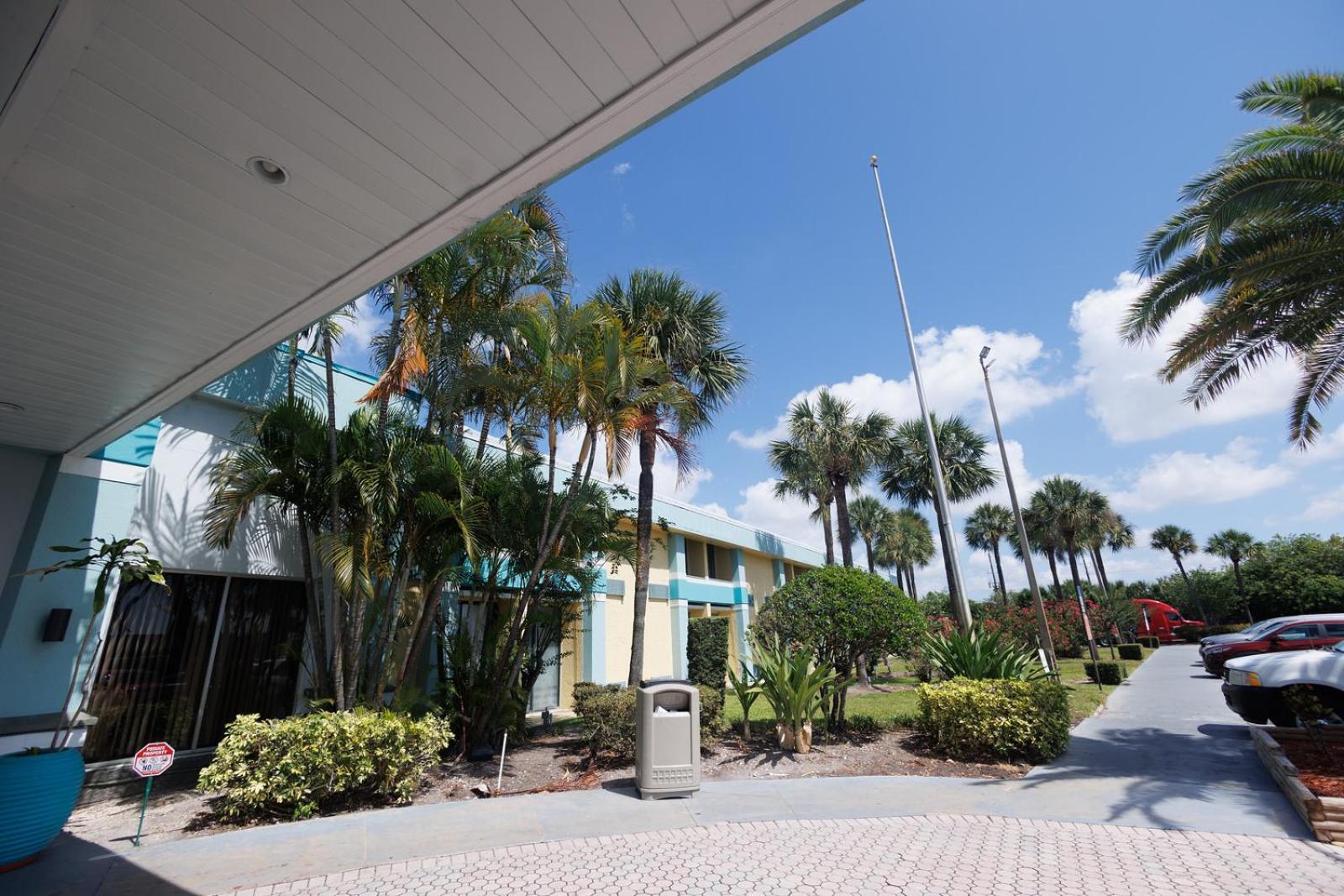 Garnet Inn & Suites, Orlando photo 17