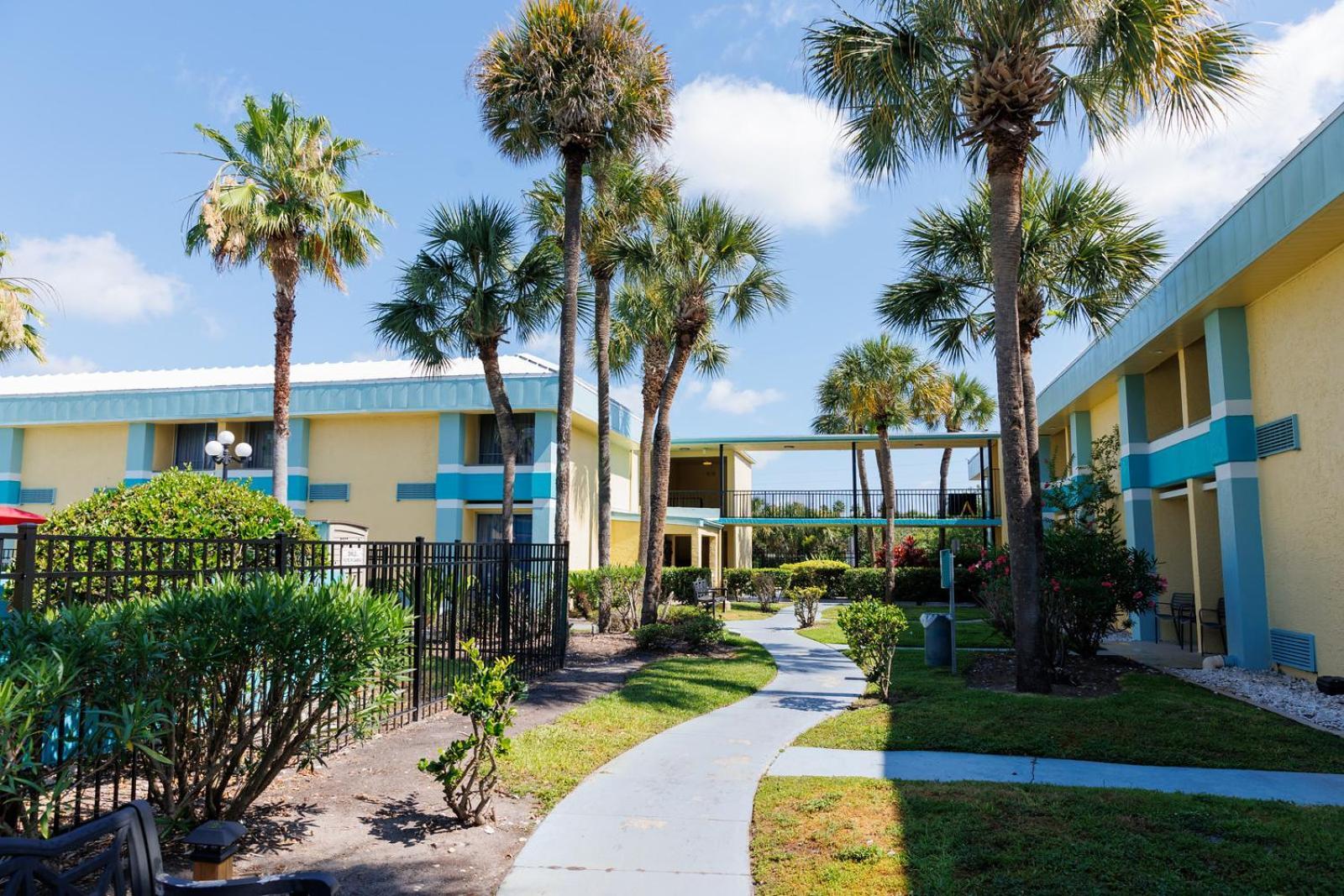 Garnet Inn & Suites, Orlando photo 41