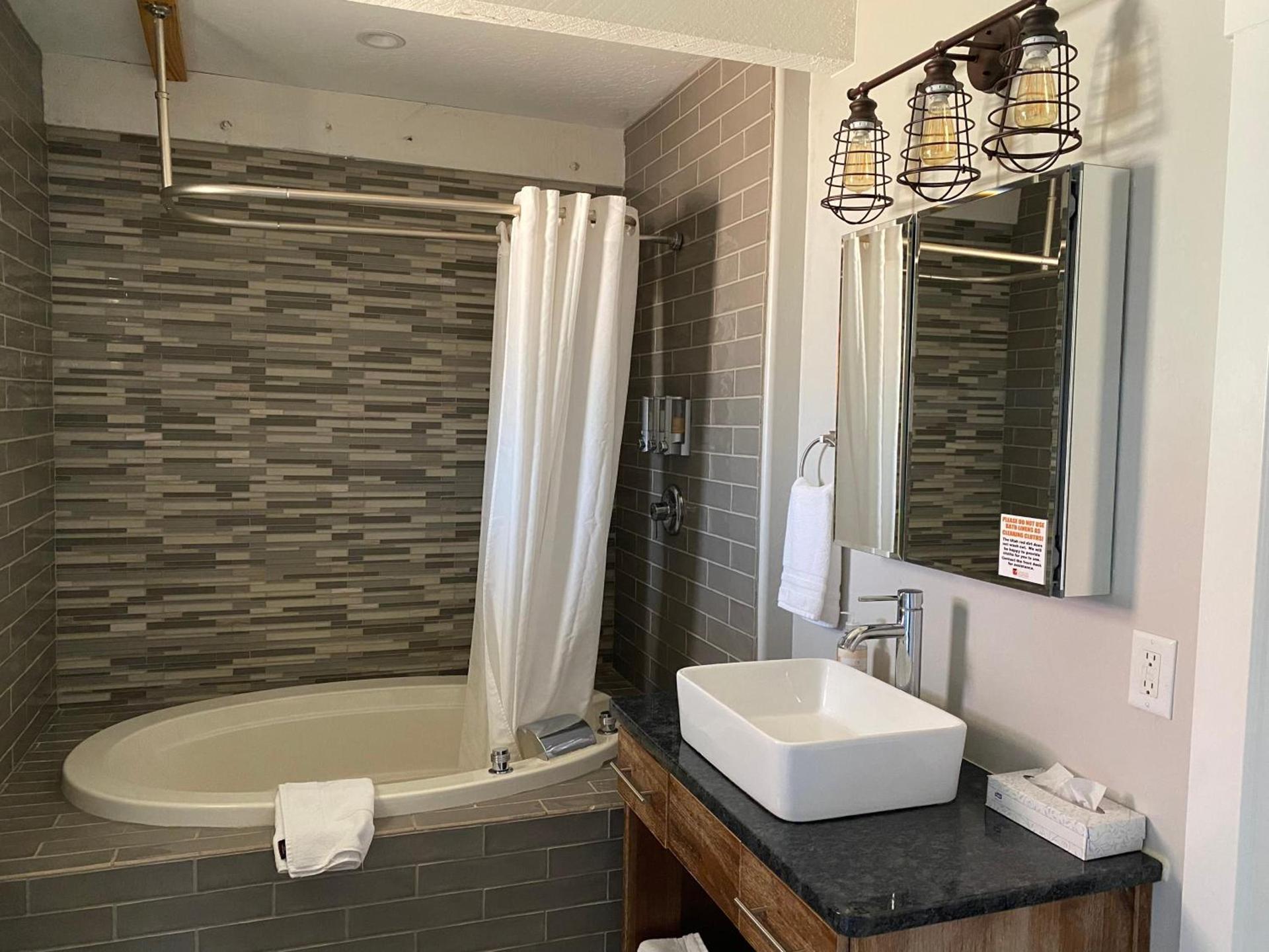 The Flagstone Boutique Inn & Suites photo 10