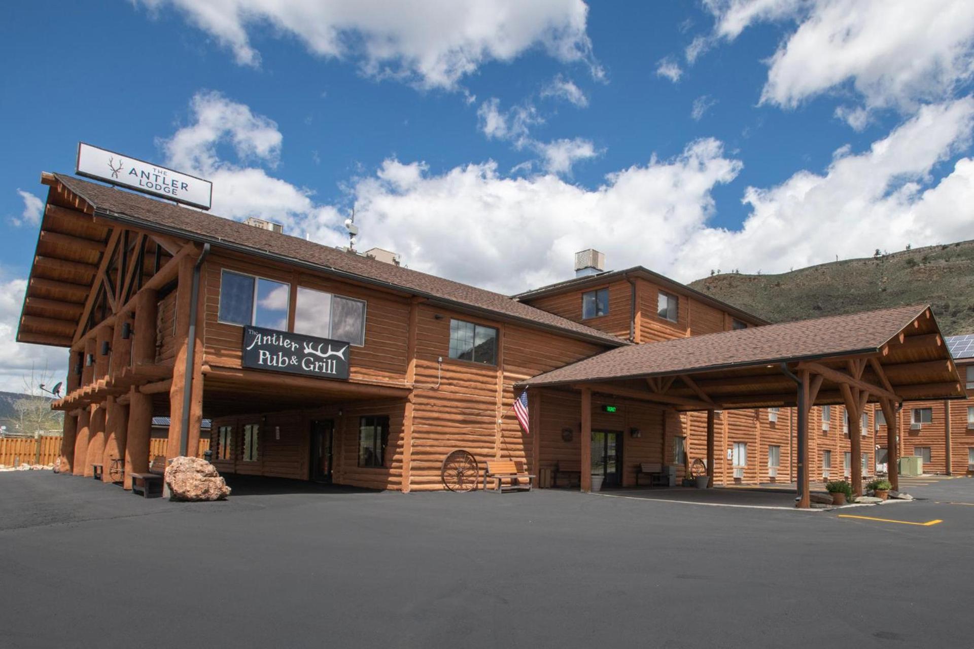The Antler Lodge - Gardiner photo 4