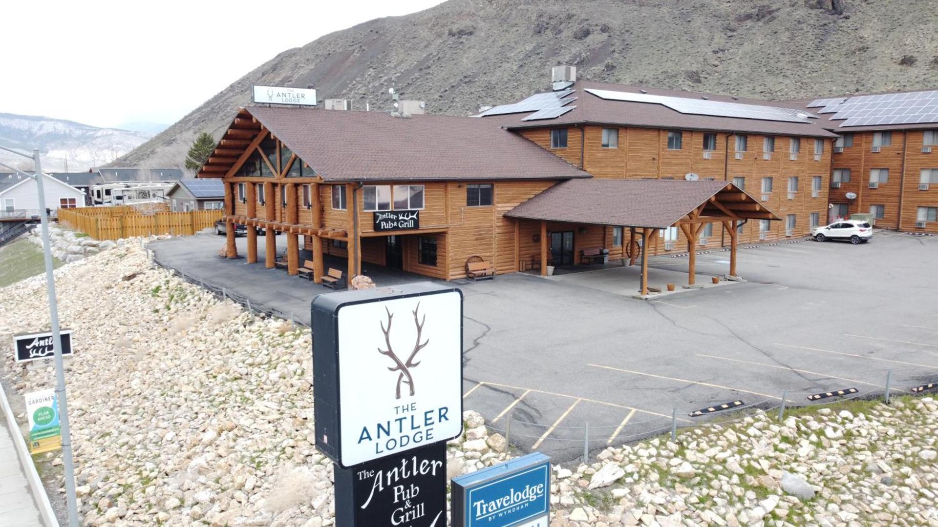 The Antler Lodge - Gardiner photo 34