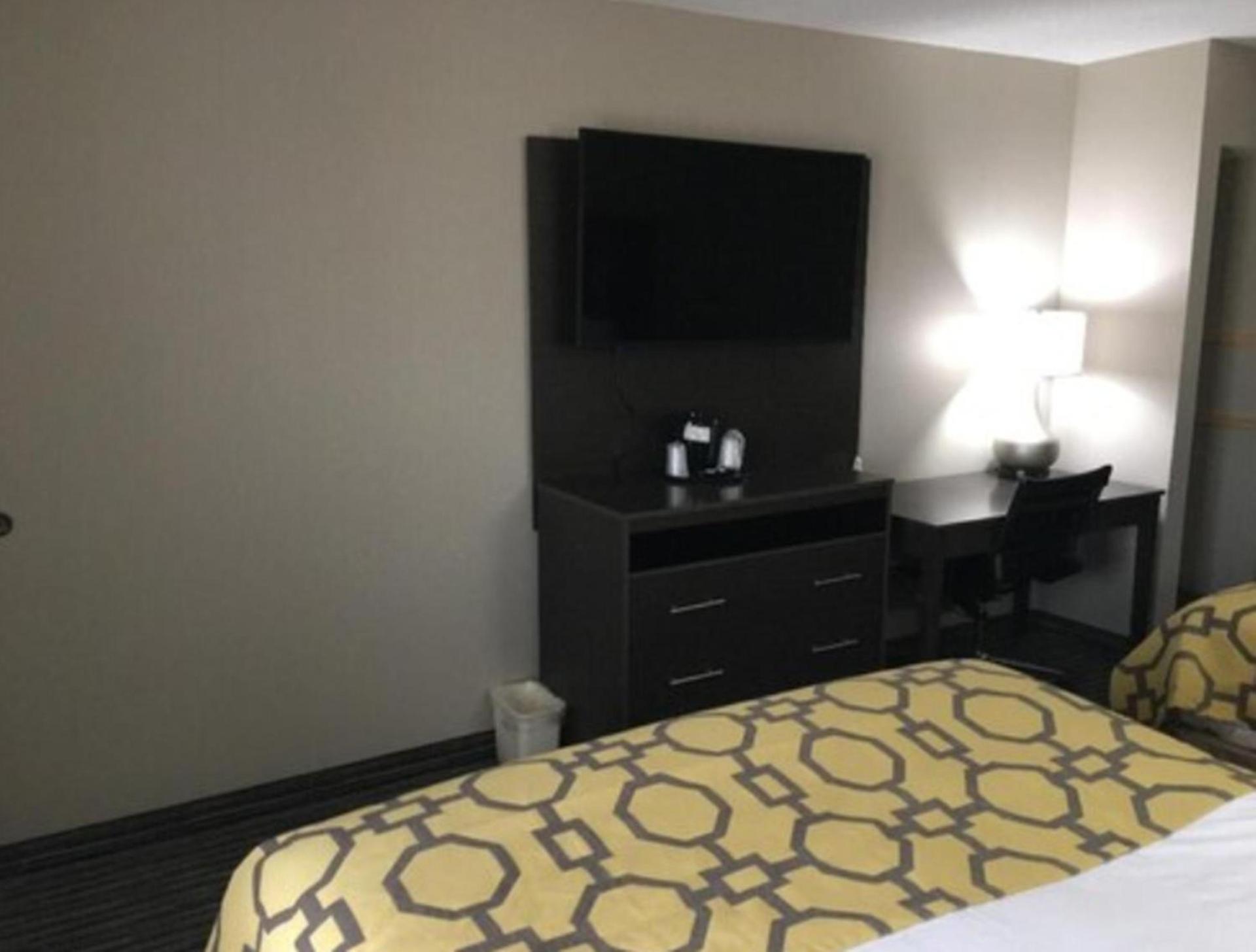 Baymont by Wyndham Topeka photo 13