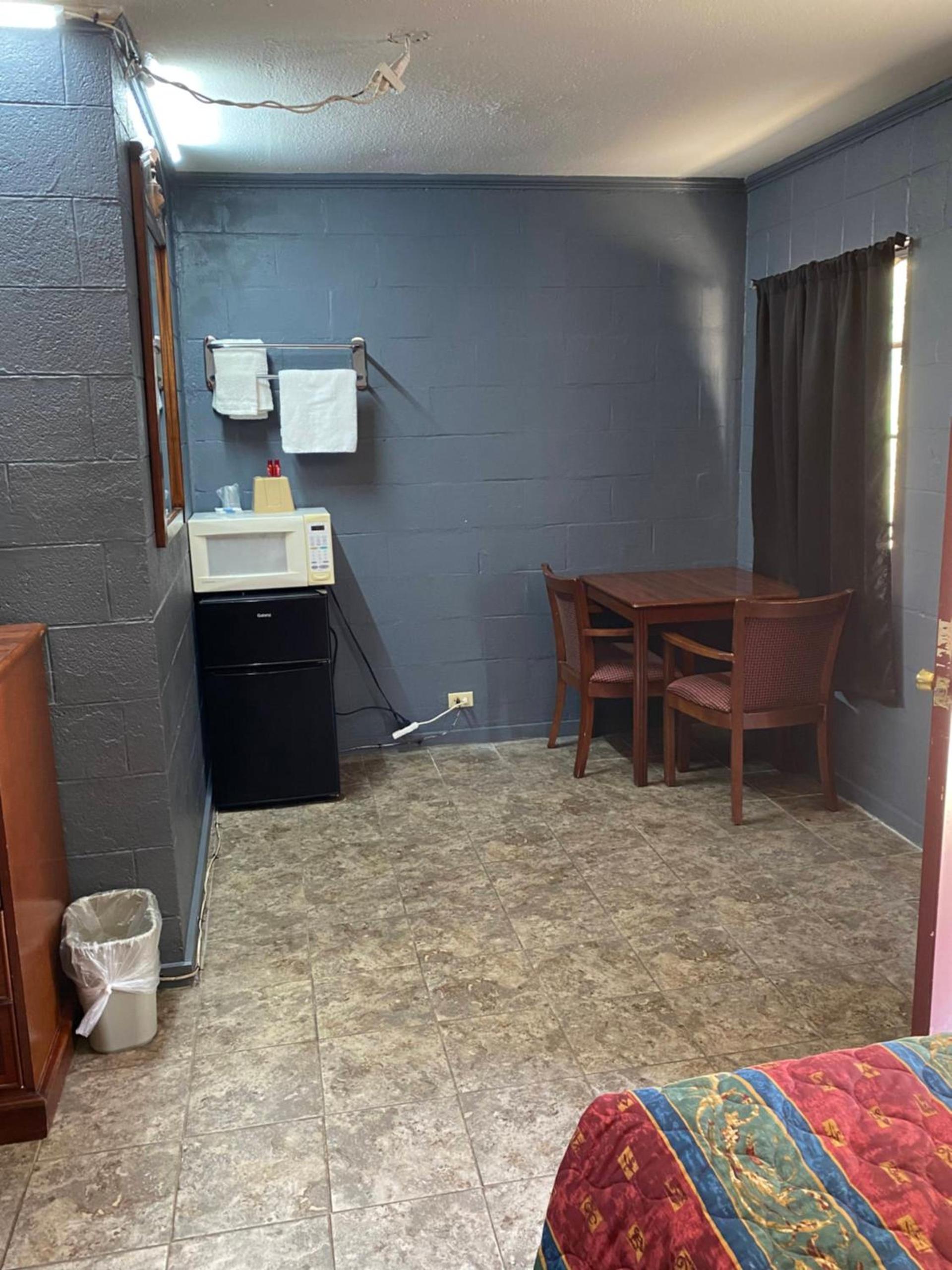 Budget Inn photo 9