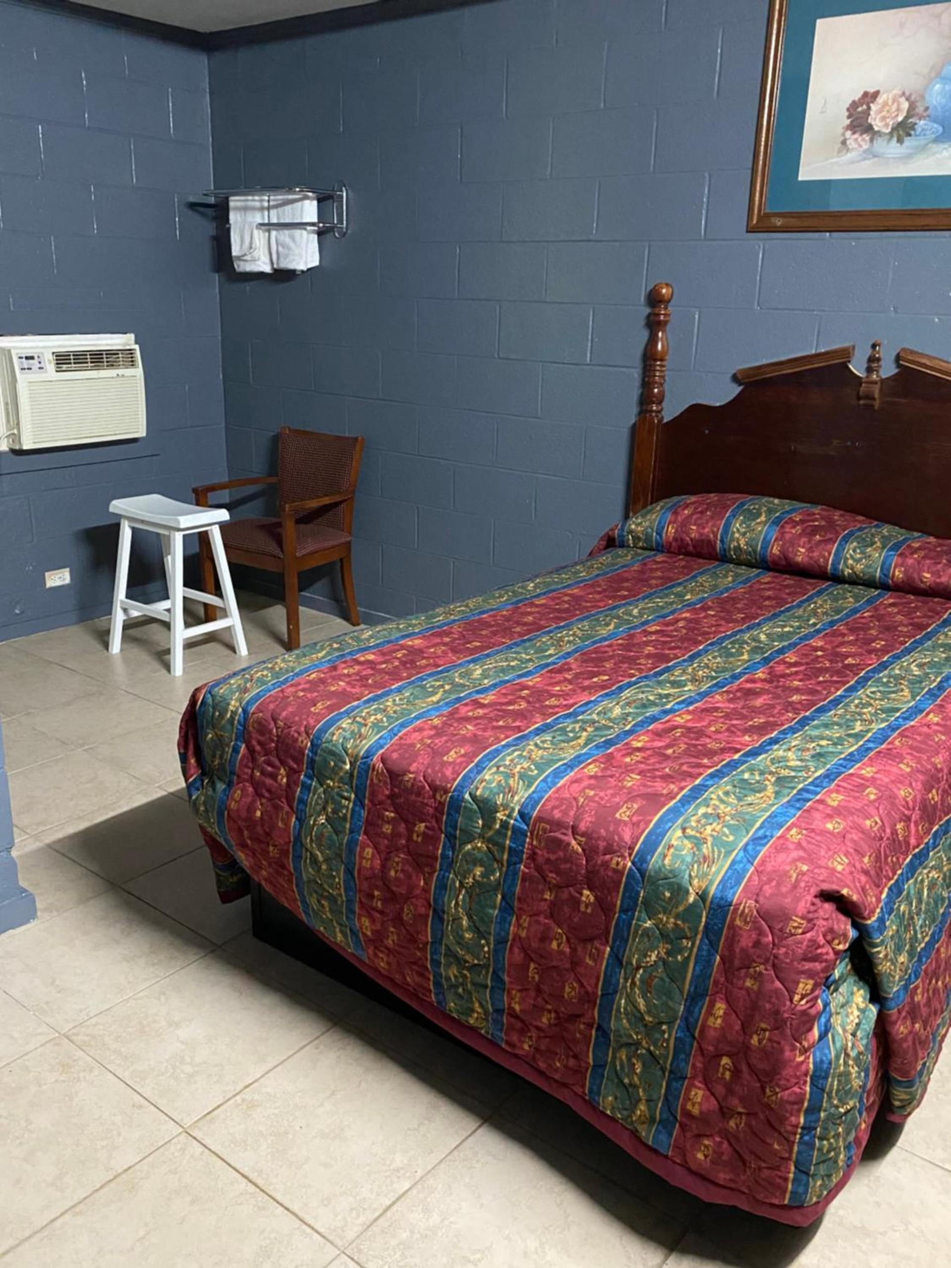 Budget Inn photo 16
