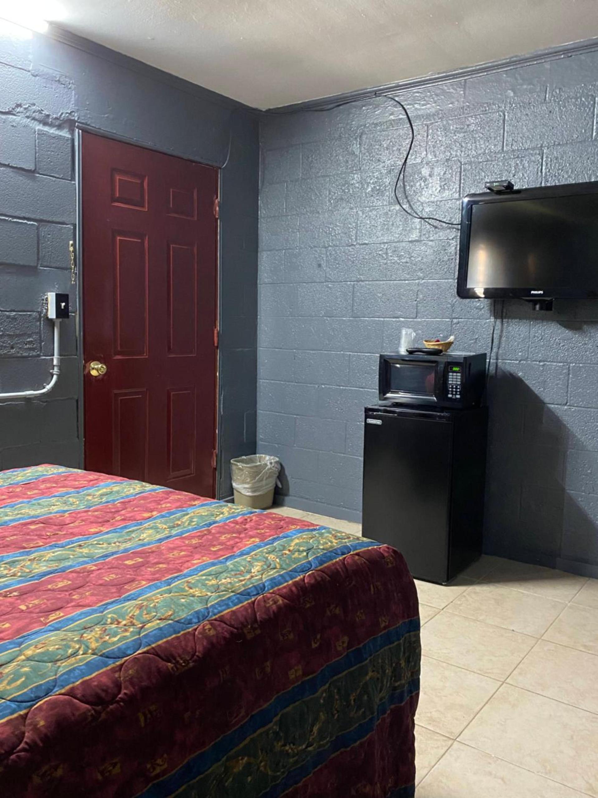 Budget Inn photo 14