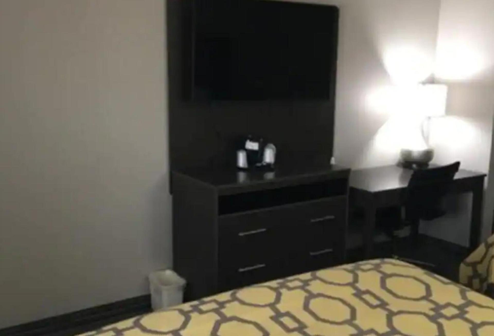 Baymont by Wyndham Topeka photo 20