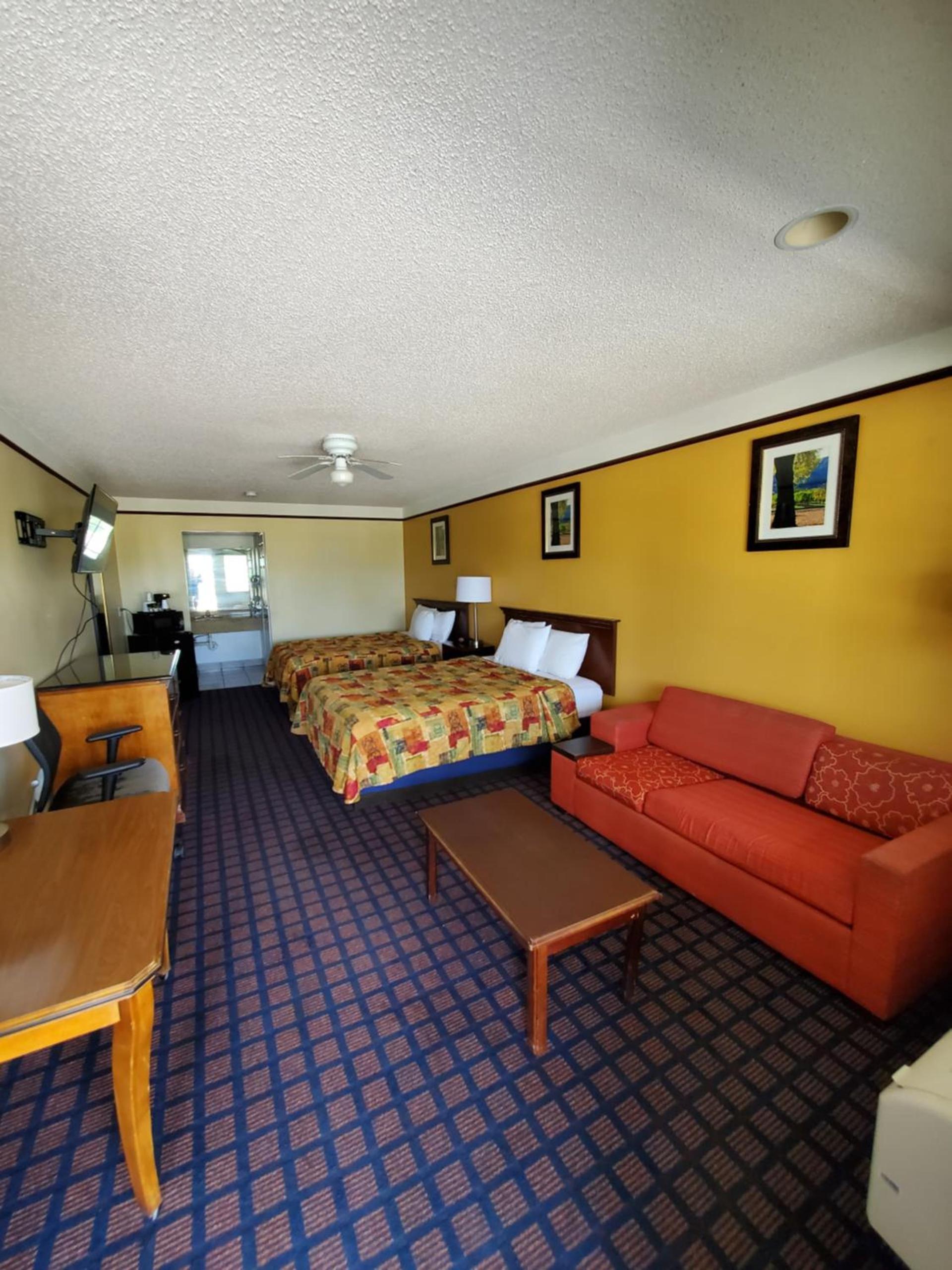 Deluxe Inn and Suites photo 89