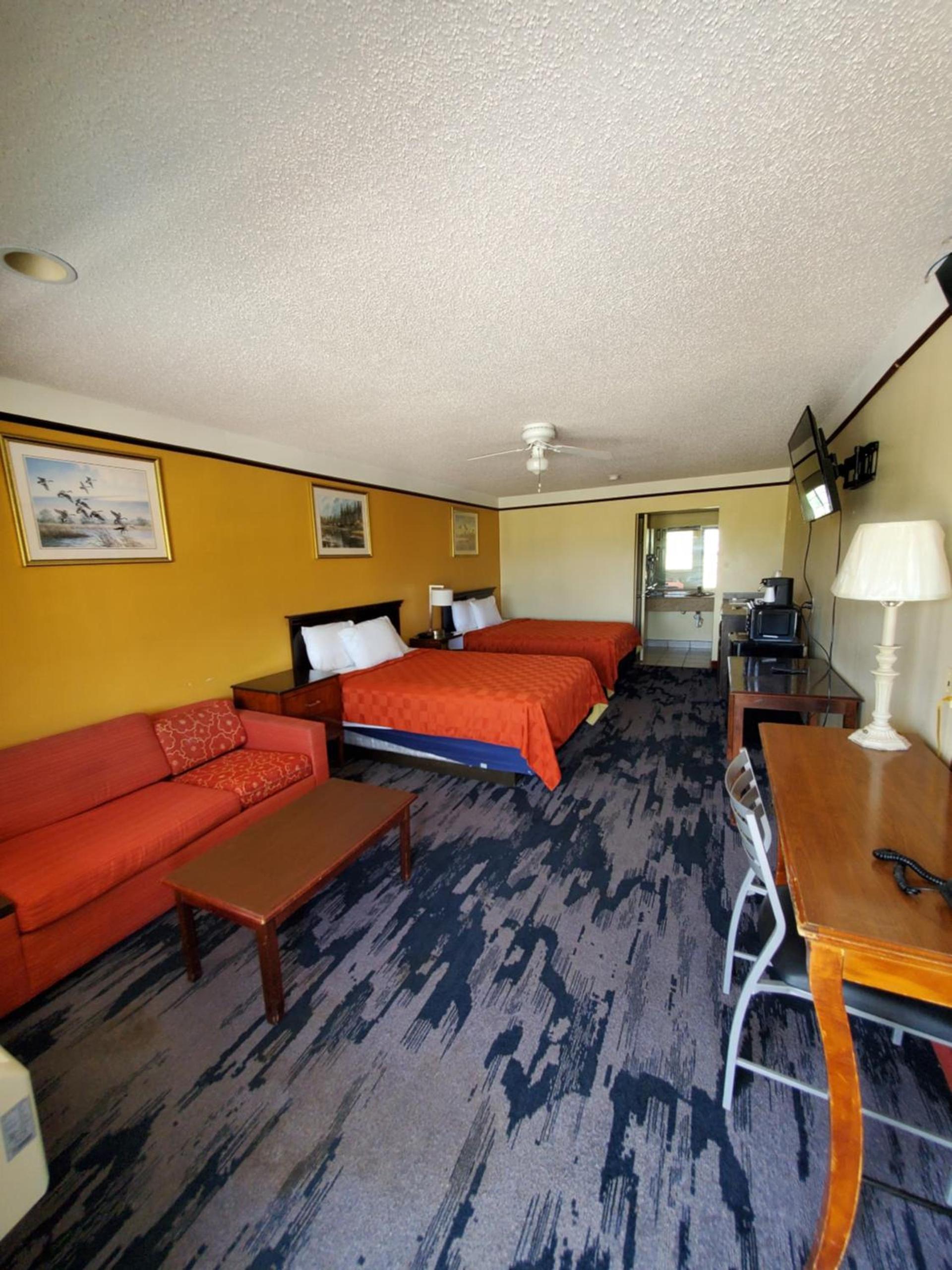 Deluxe Inn and Suites photo 91