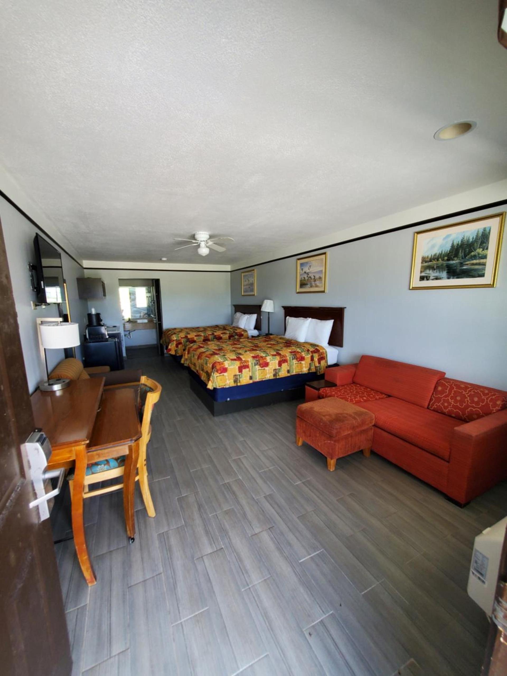 Deluxe Inn and Suites photo 93