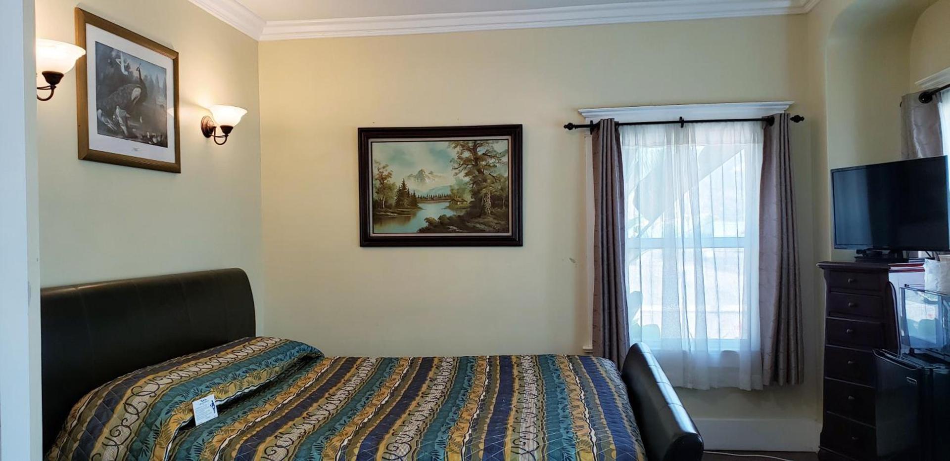 Santa Paula Inn photo 28