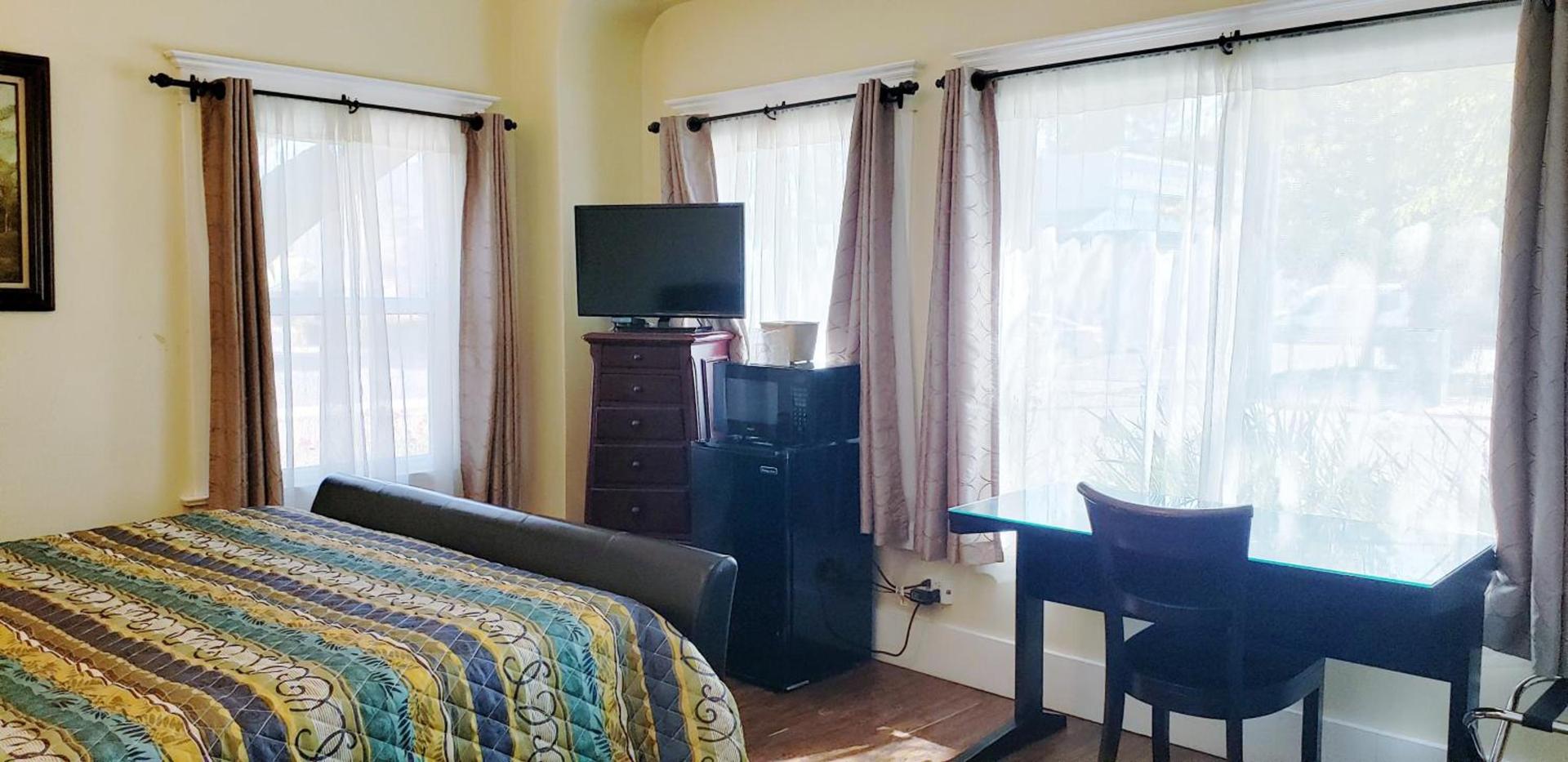 Santa Paula Inn photo 27