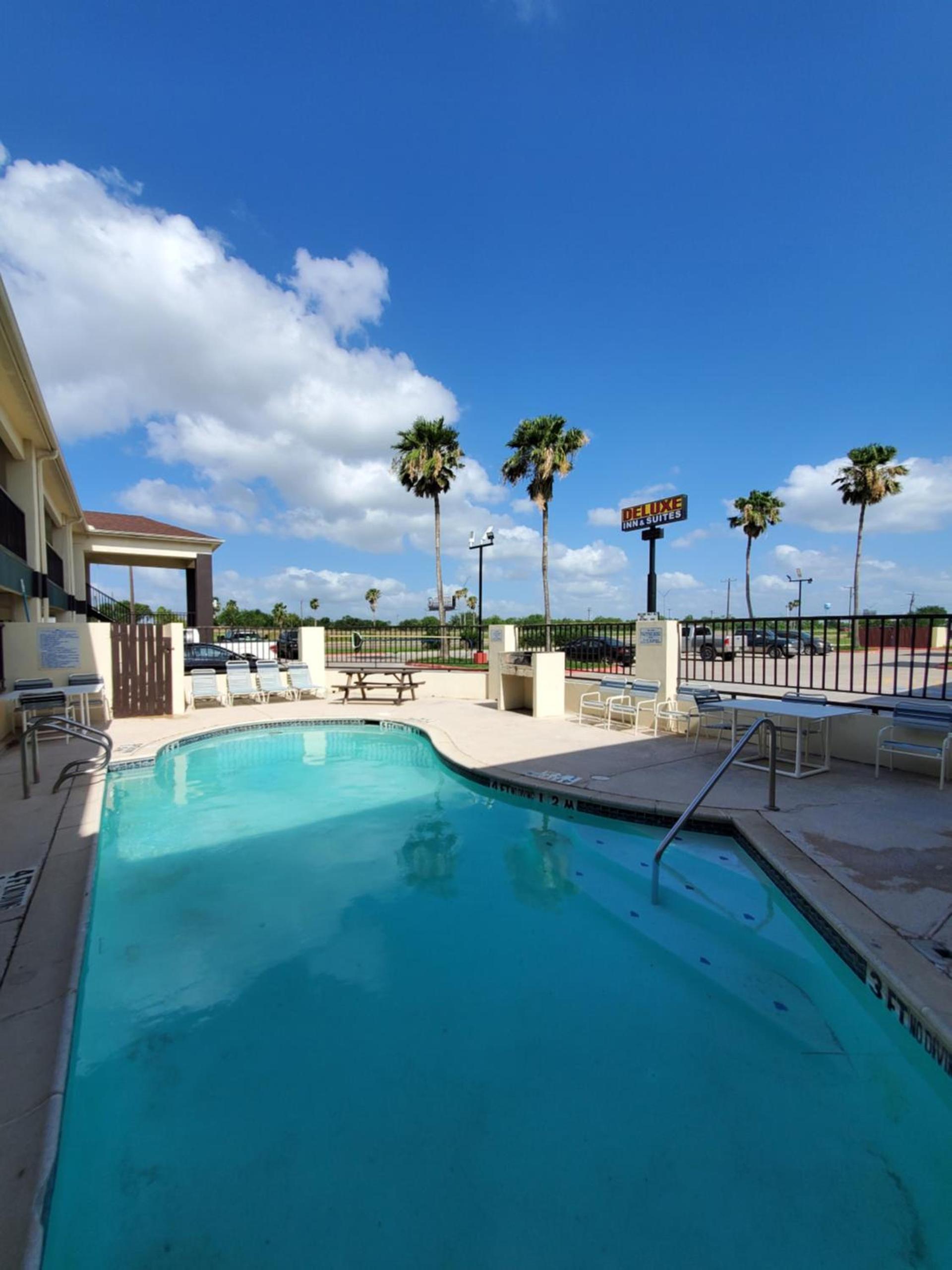 Deluxe Inn and Suites photo 6