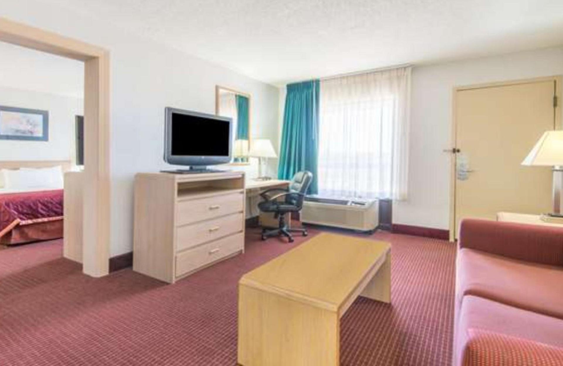 Baymont by Wyndham Topeka photo 29