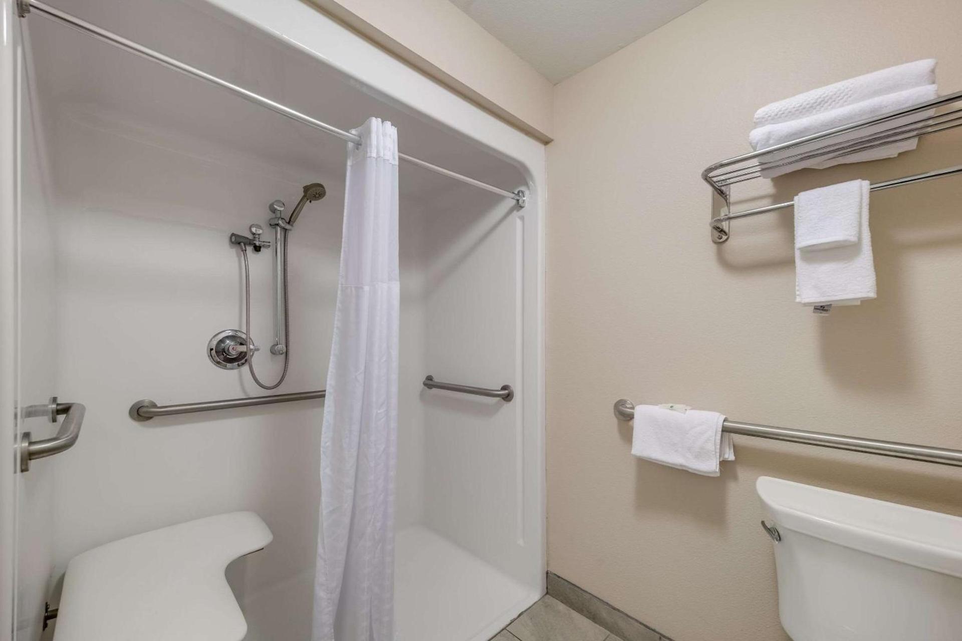 Quality Inn & Suites Ardmore photo 21