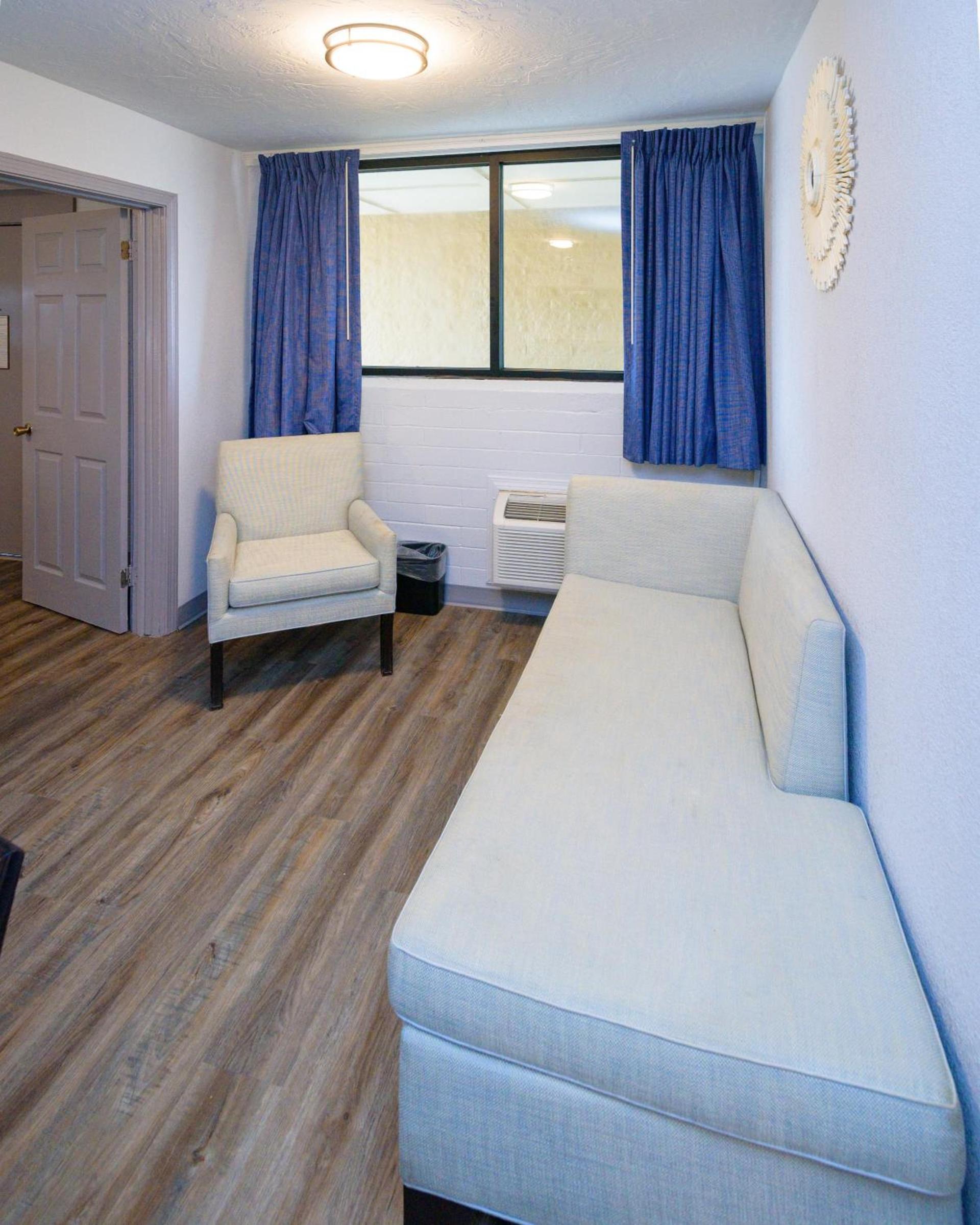 Outer Banks Motor Lodge photo 9