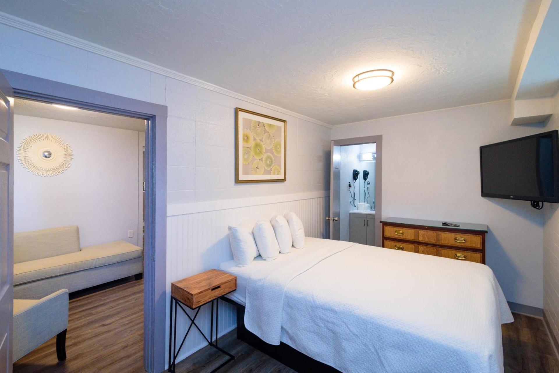Outer Banks Motor Lodge photo 10
