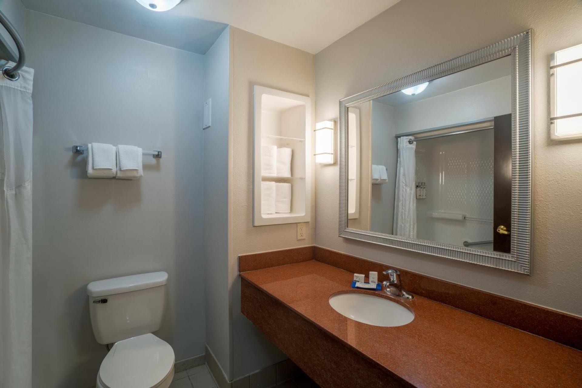 Holiday Inn Express Hotel & Suites Hinesville by IHG photo 52