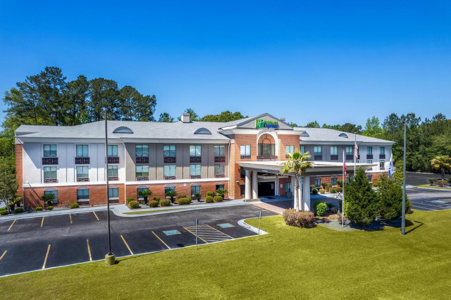 Holiday Inn Express Hotel & Suites Hinesville by IHG — hotel in Hinesville
