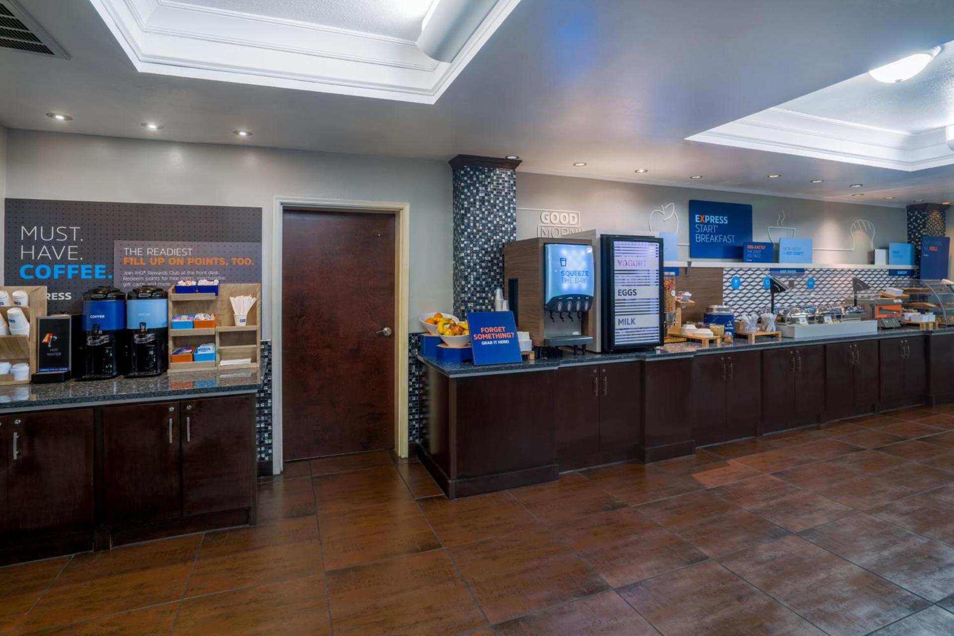 Holiday Inn Express Hotel & Suites Hinesville by IHG photo 56