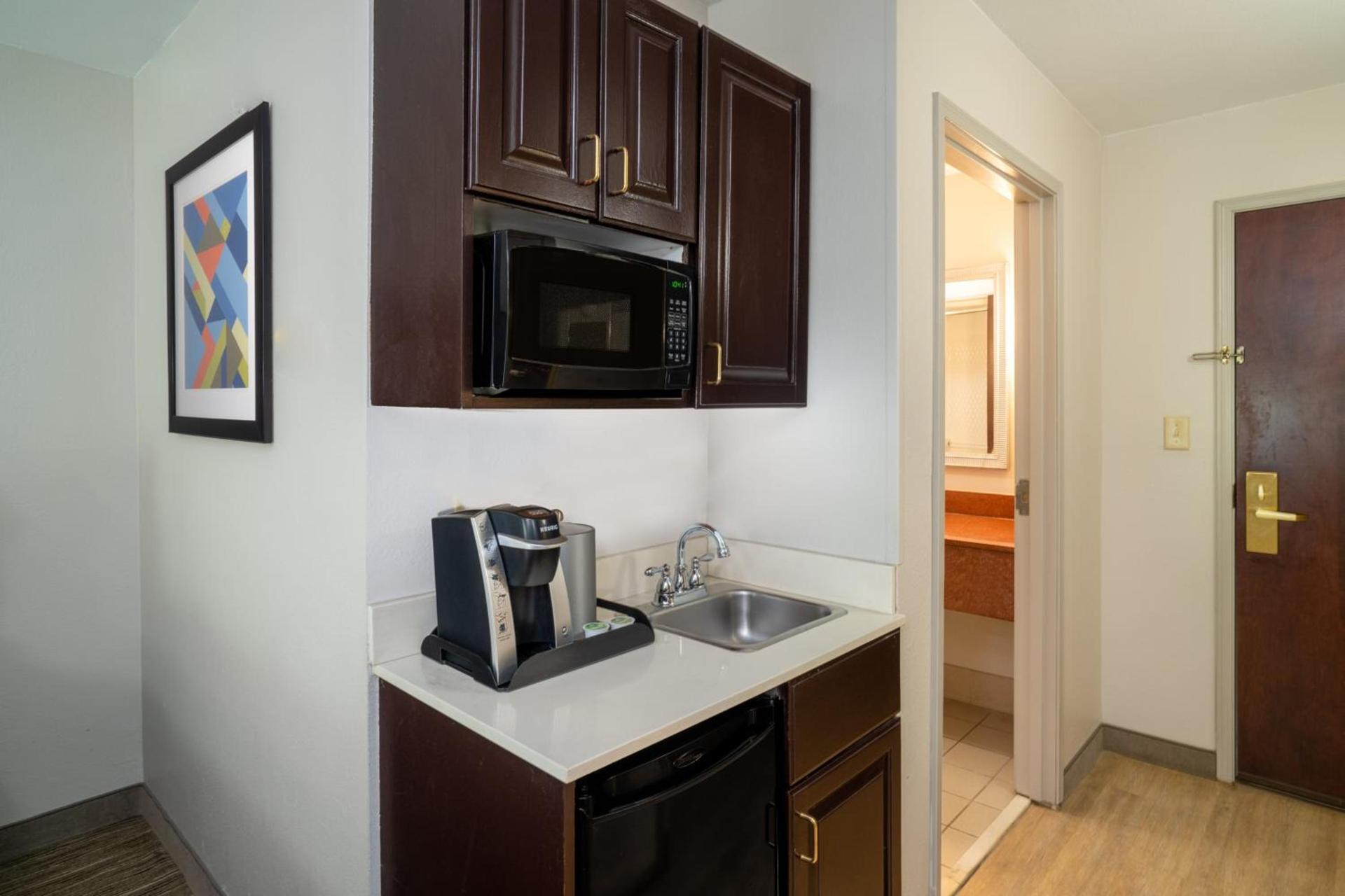 Holiday Inn Express Hotel & Suites Hinesville by IHG photo 63