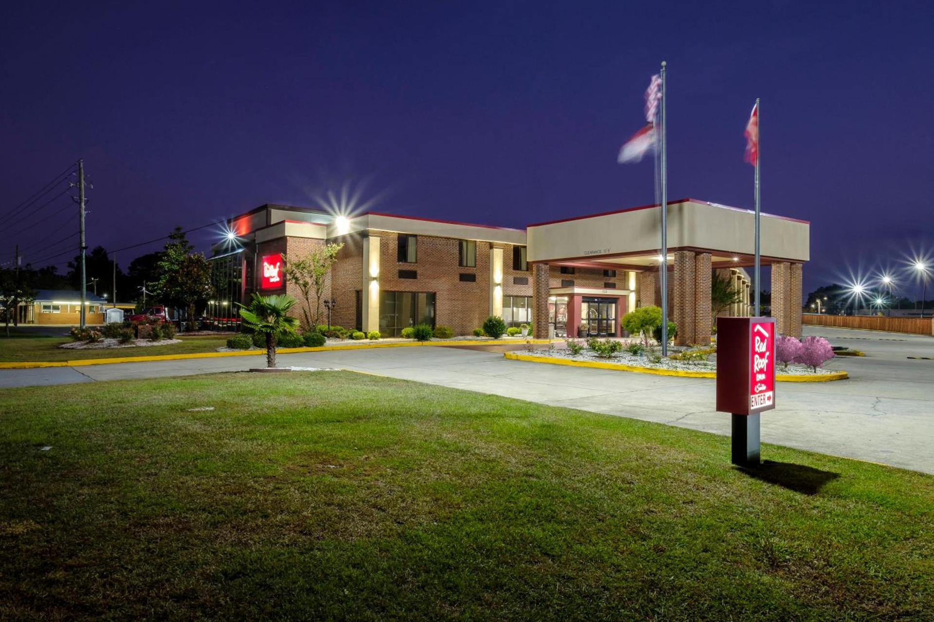 Red Roof Inn & Suites Jacksonville, NC photo 4