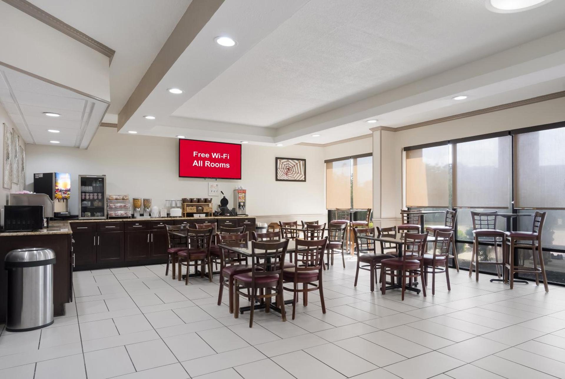 Red Roof Inn & Suites Jacksonville, NC photo 15