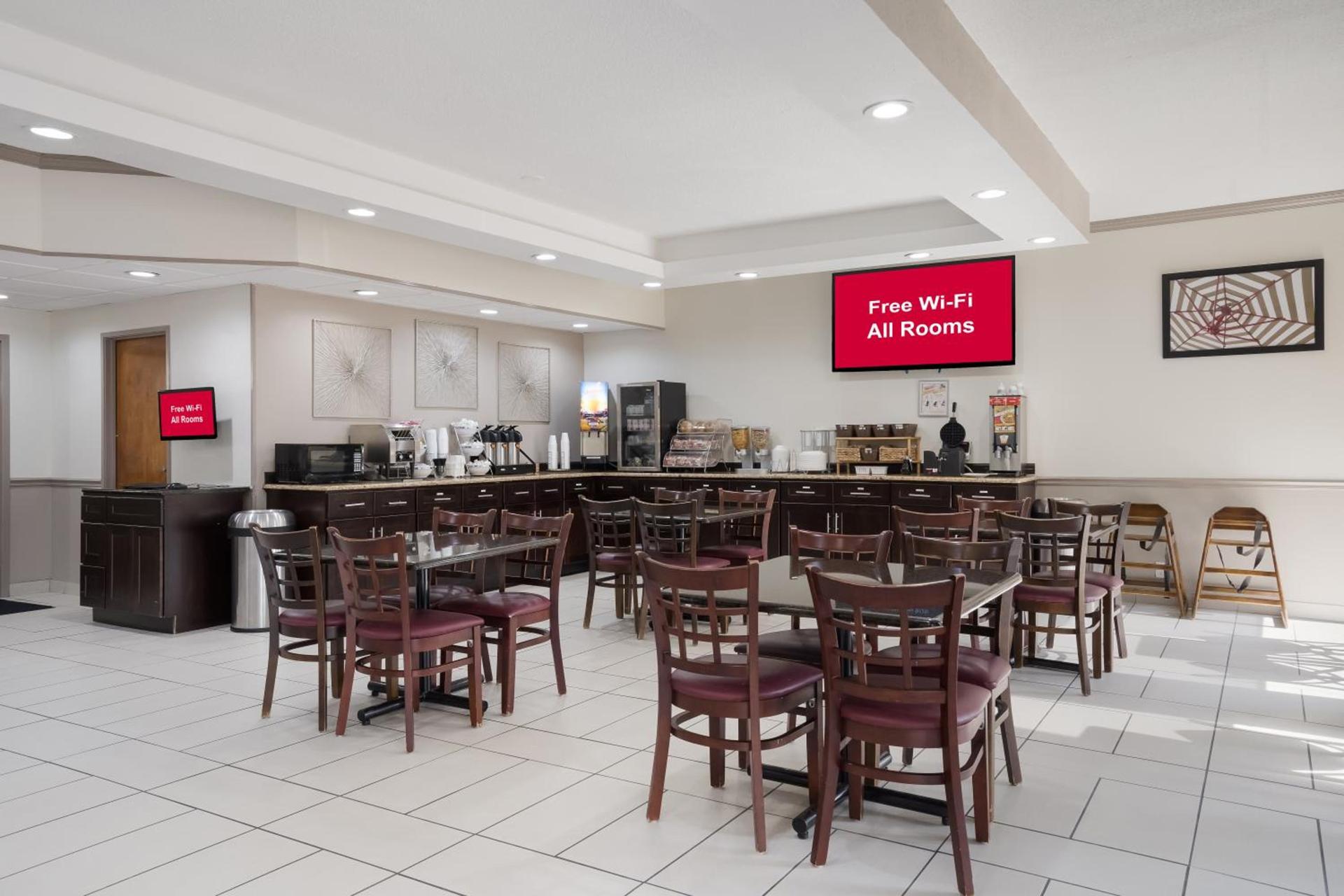 Red Roof Inn & Suites Jacksonville, NC photo 16