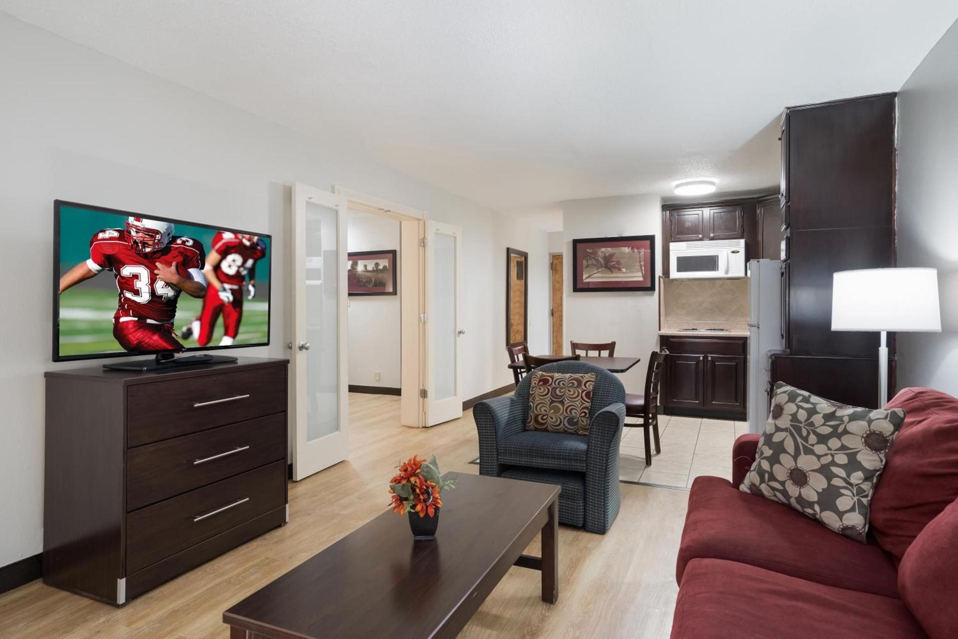Red Roof Inn & Suites Jacksonville, NC photo 28