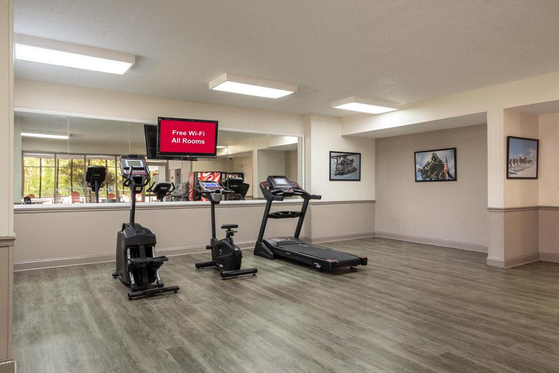Red Roof Inn & Suites Jacksonville, NC photo 22