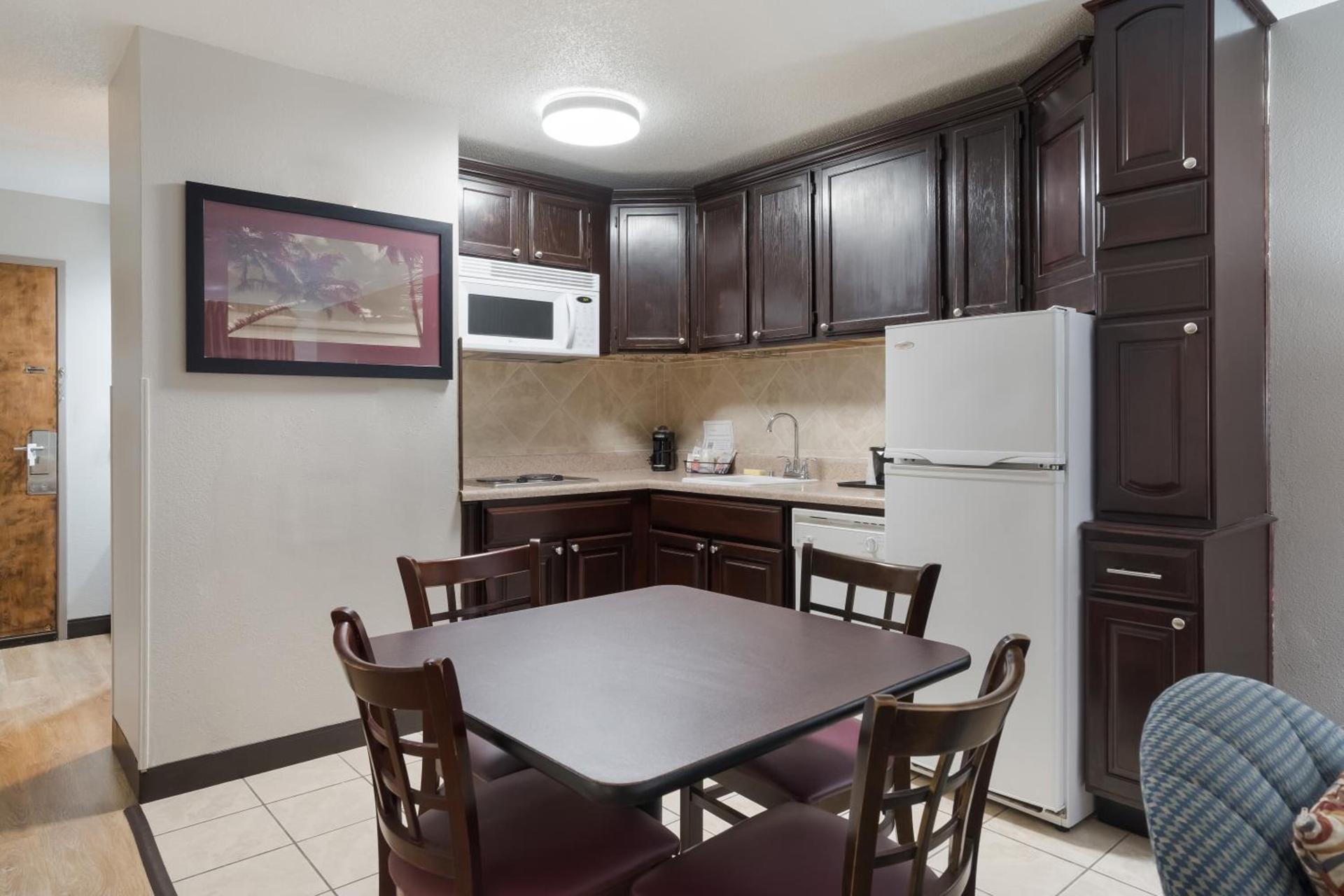 Red Roof Inn & Suites Jacksonville, NC photo 29