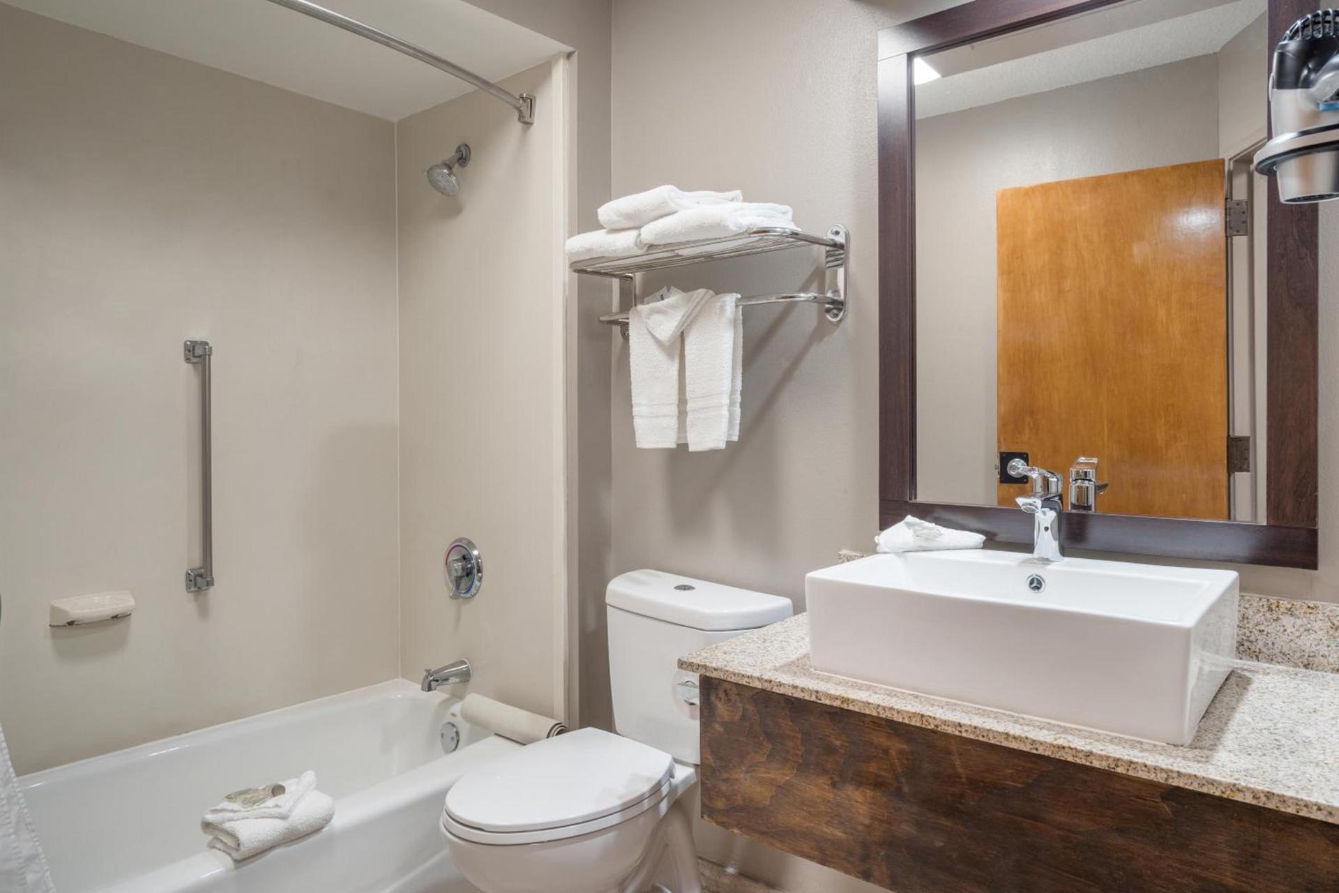 Red Roof Inn & Suites Jacksonville, NC photo 44
