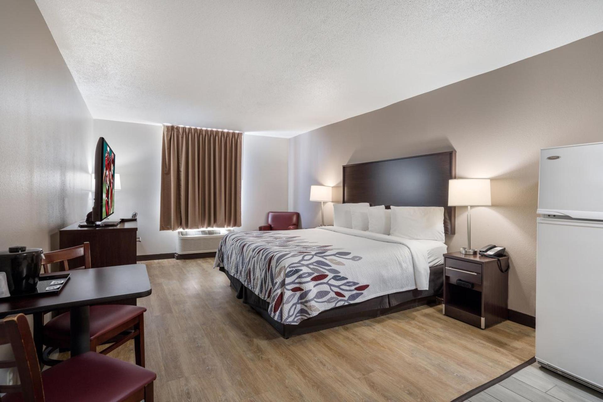 Red Roof Inn & Suites Jacksonville, NC photo 35