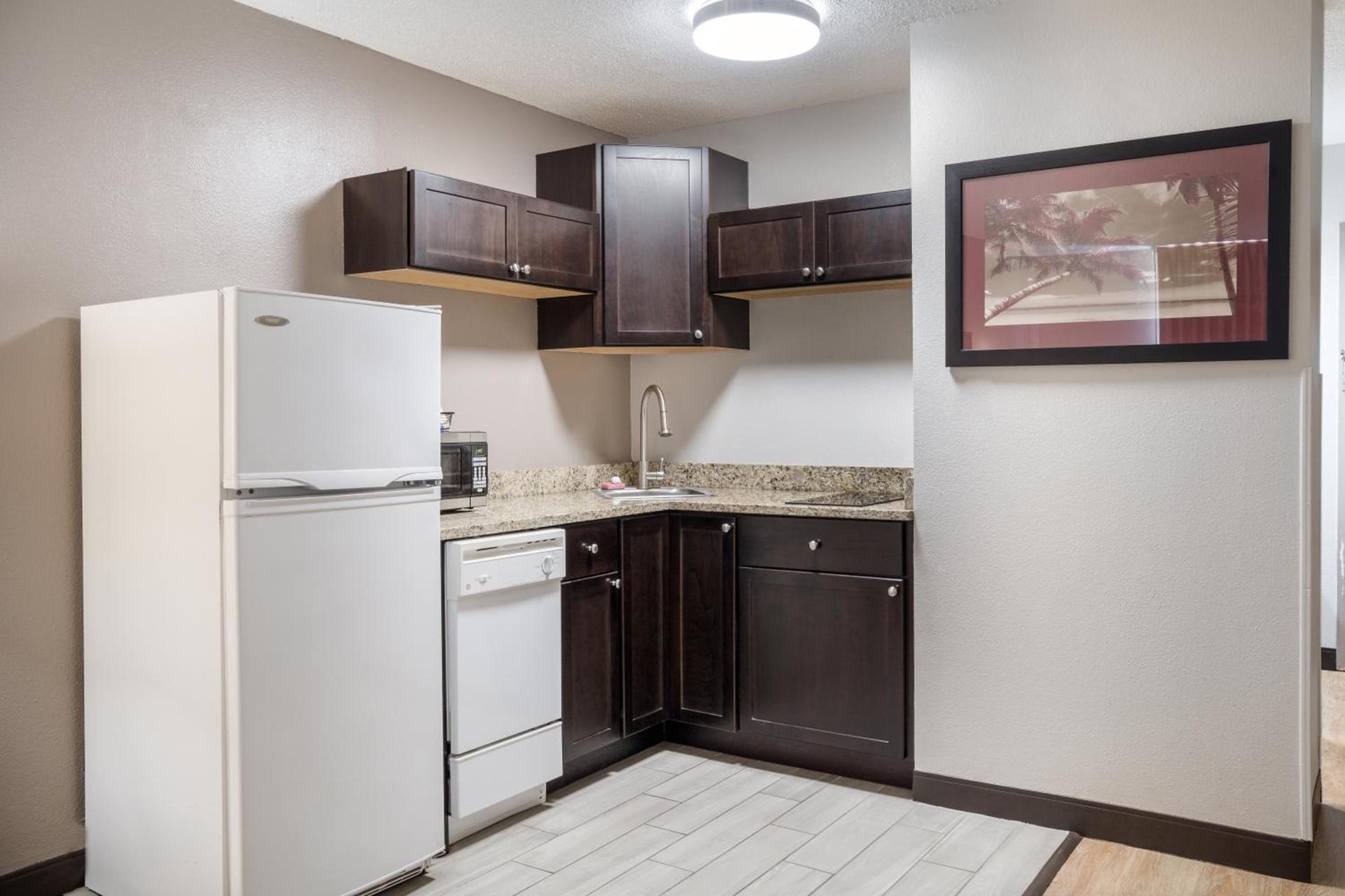 Red Roof Inn & Suites Jacksonville, NC photo 36