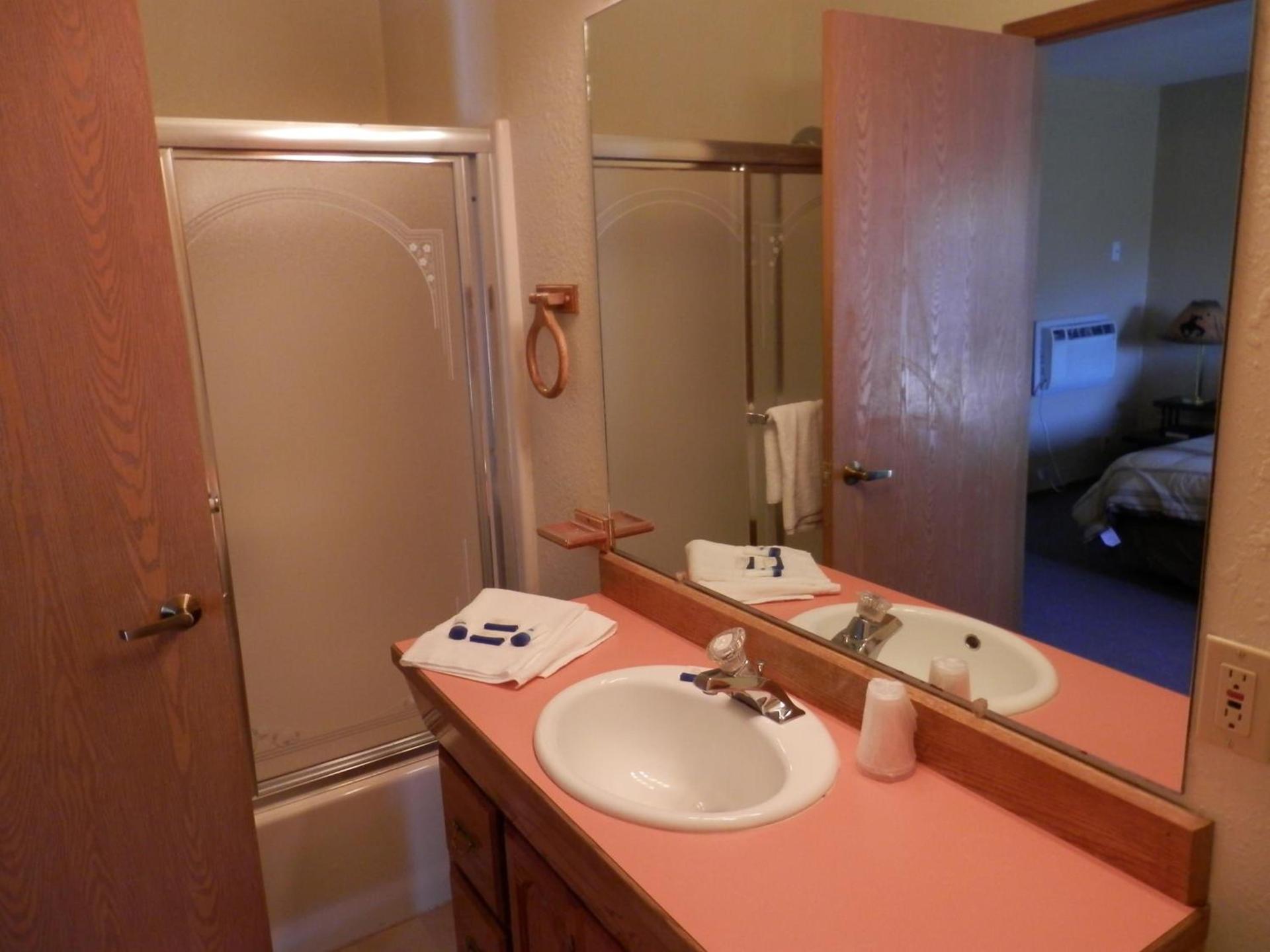 Trail Motel photo 25