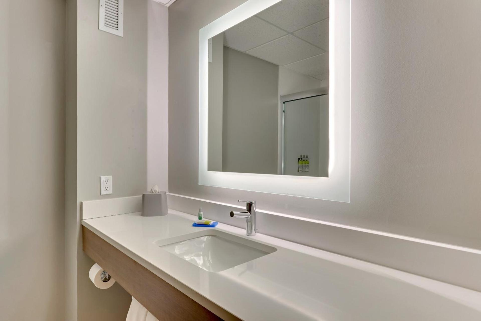Holiday Inn Express & Suites Bad Axe by IHG photo 55
