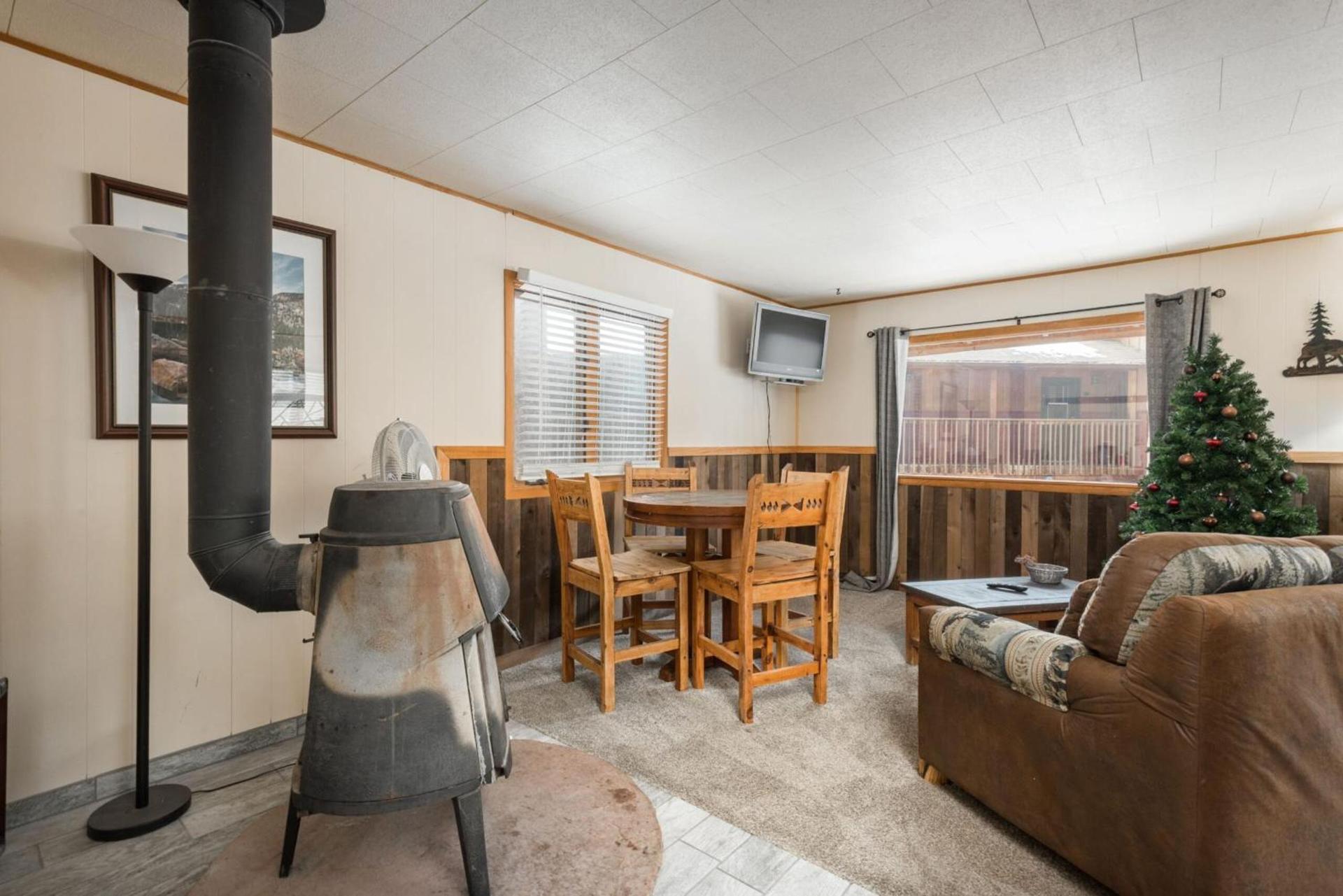 Ponderosa Lodge photo 99