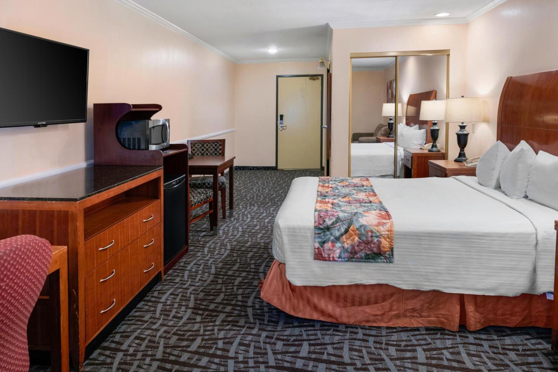 Glendale Hotel photo 12
