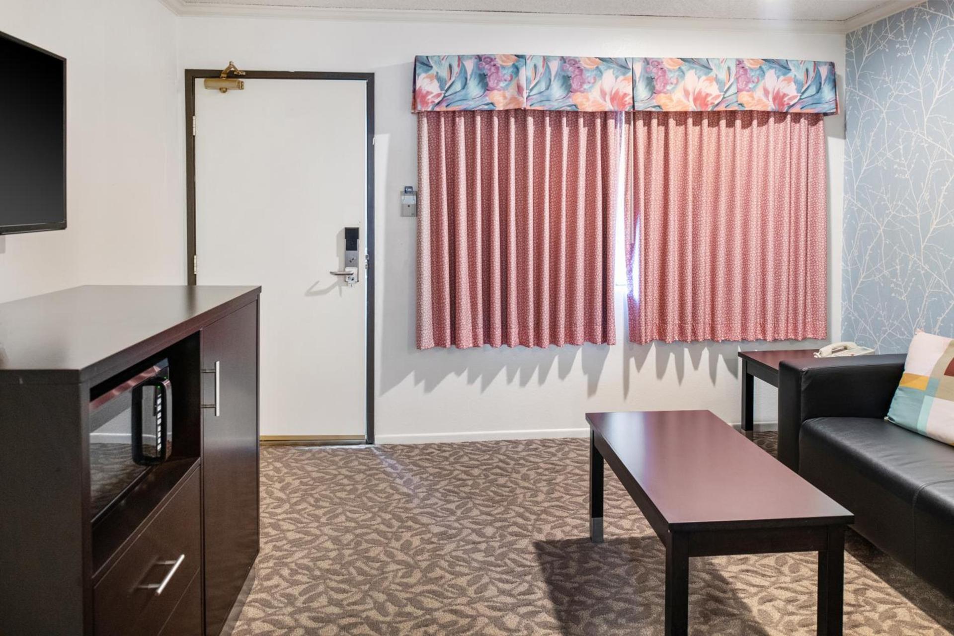 Glendale Hotel photo 30