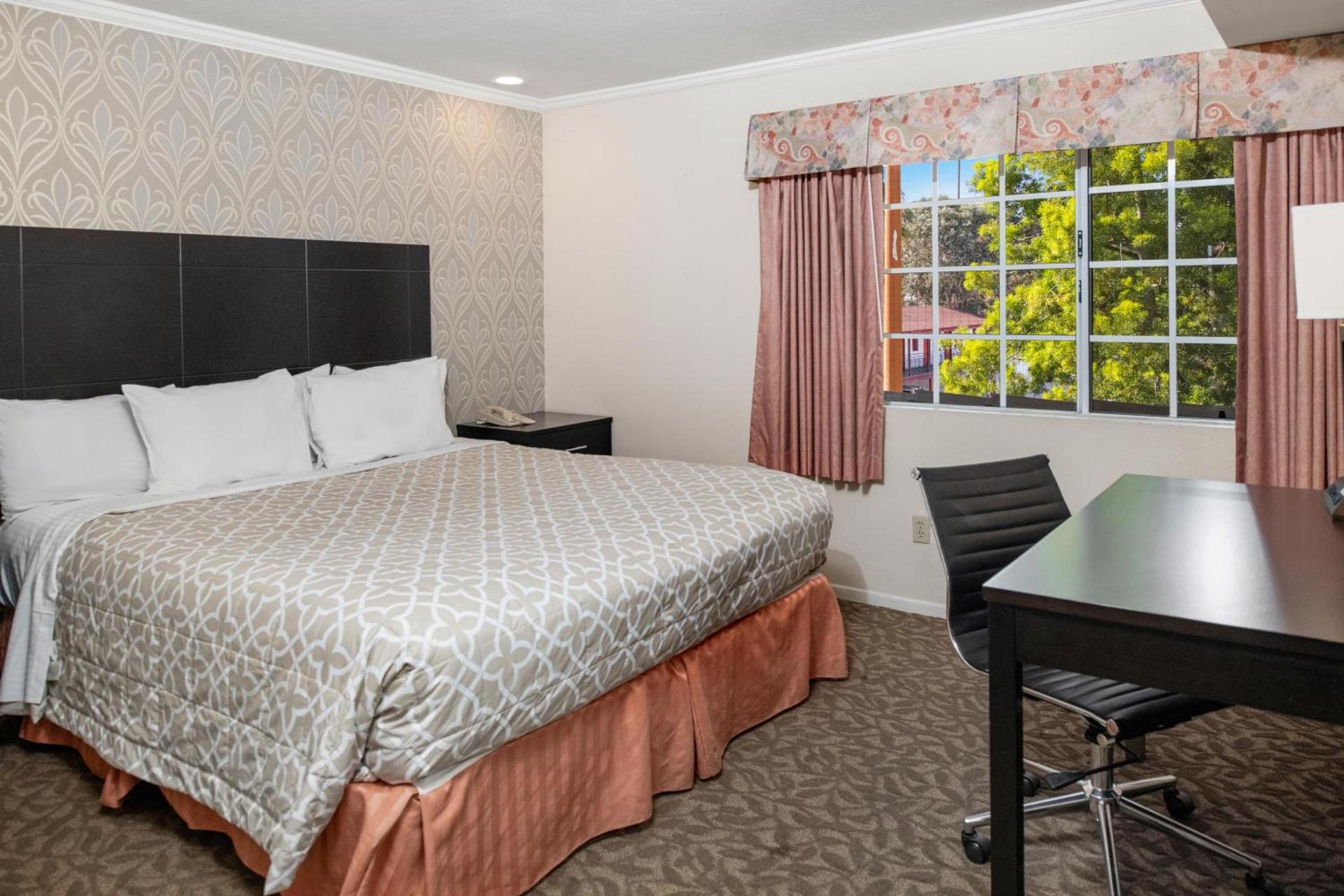 Glendale Hotel photo 25