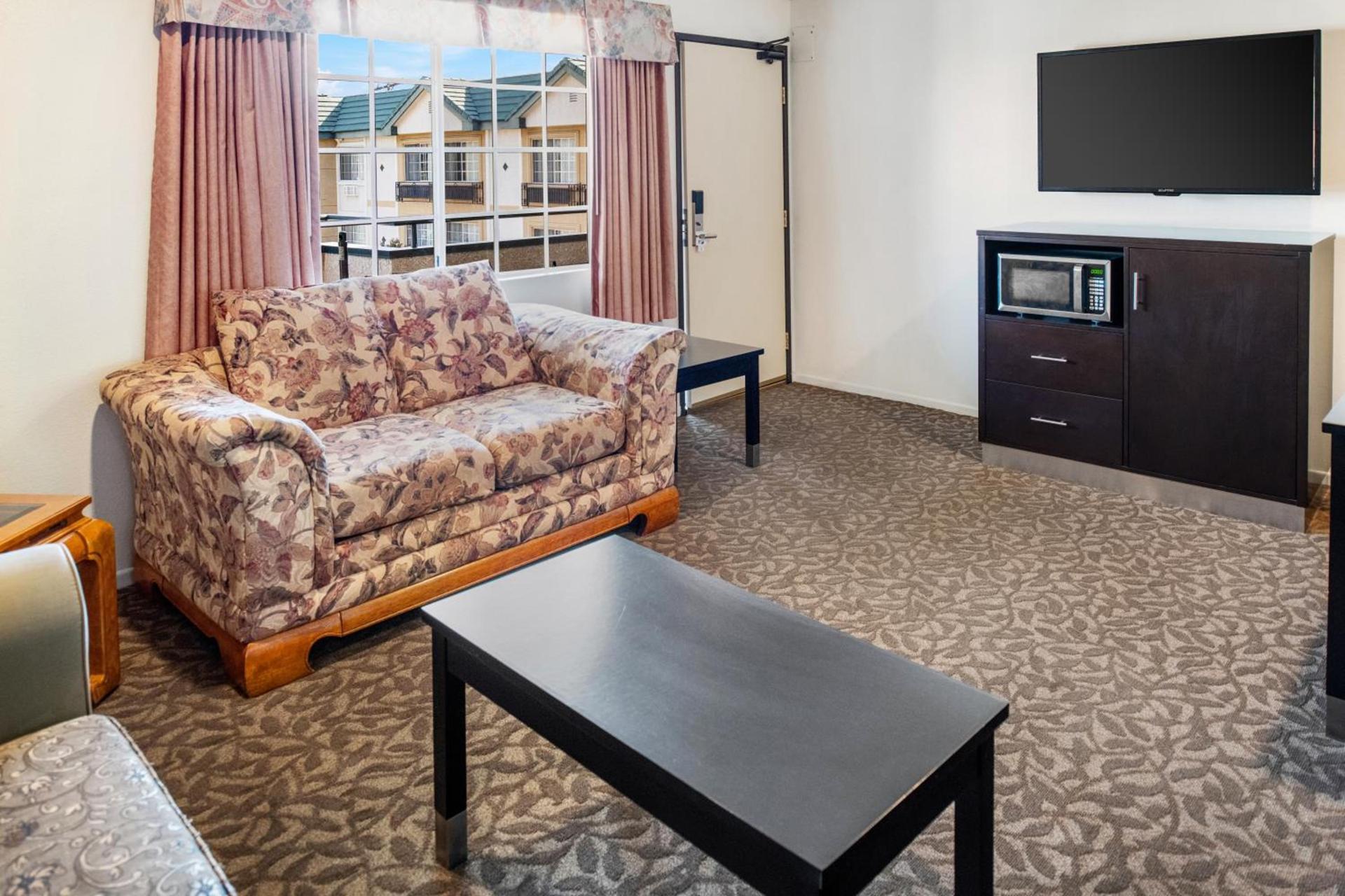 Glendale Hotel photo 28
