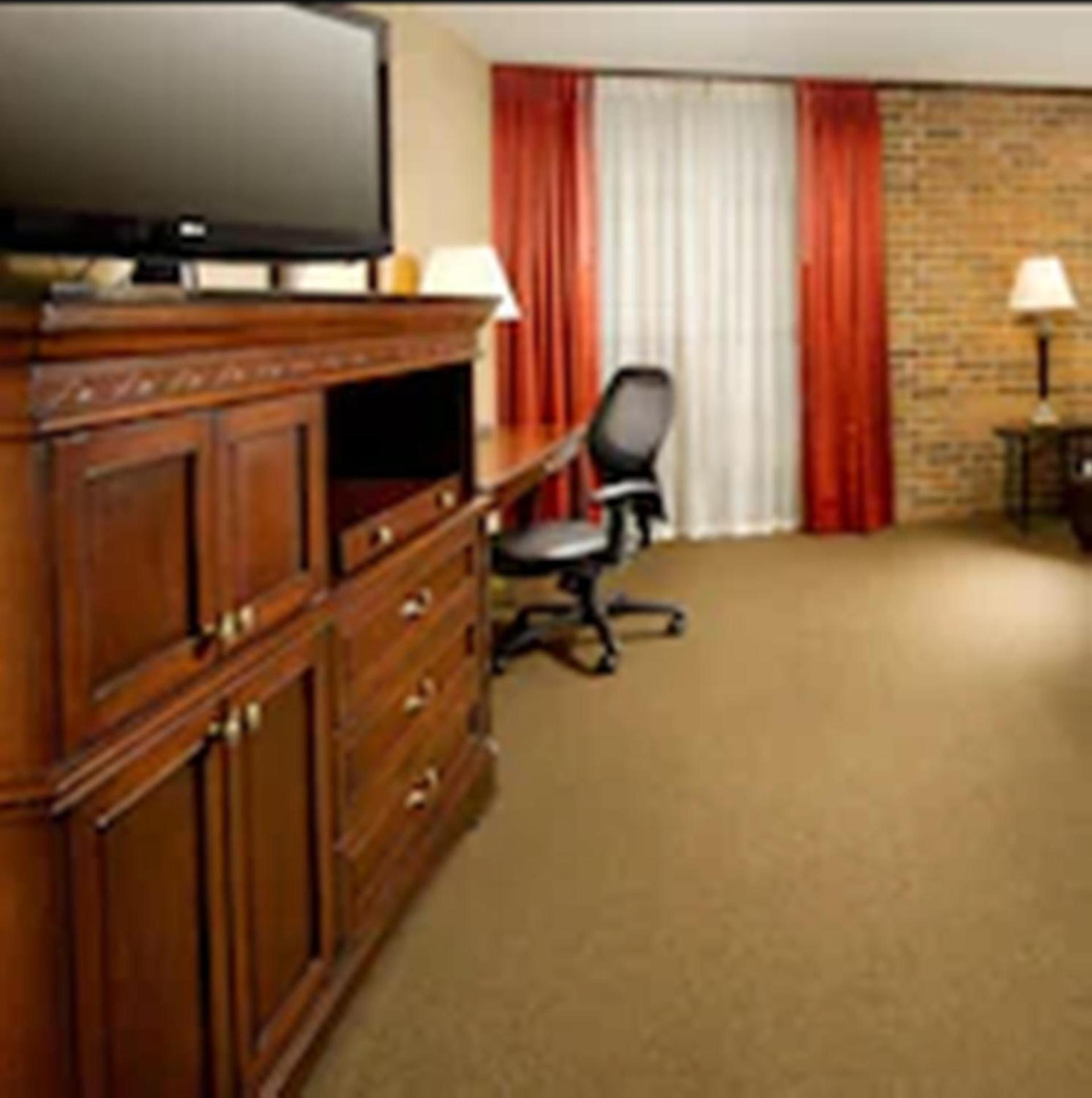 Hotel Lotus Kansas City Merriam photo 9