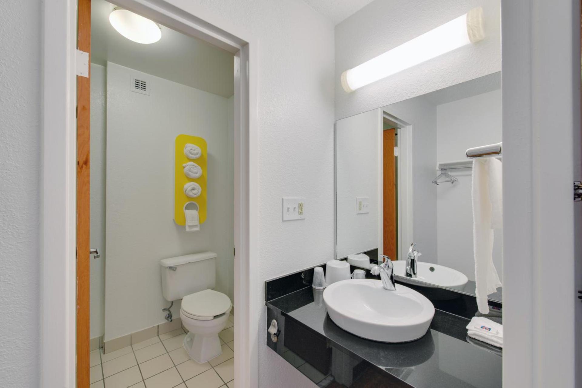 Motel 6 Virginia Beach photo 38