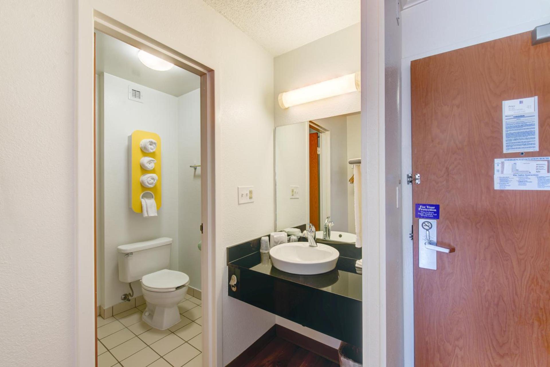 Motel 6 Virginia Beach photo 39