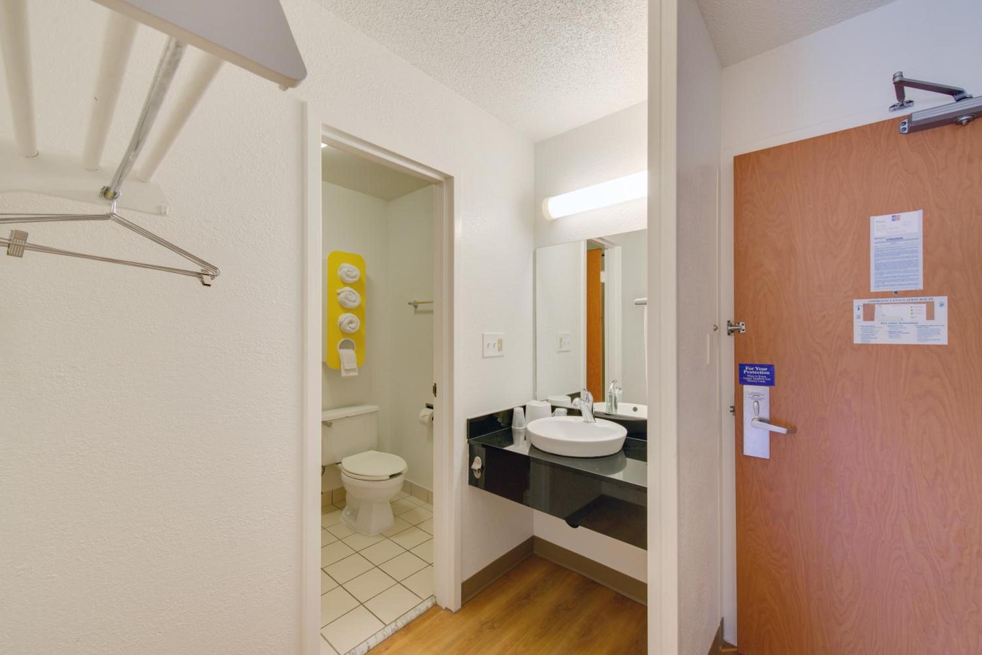Motel 6 Virginia Beach photo 43