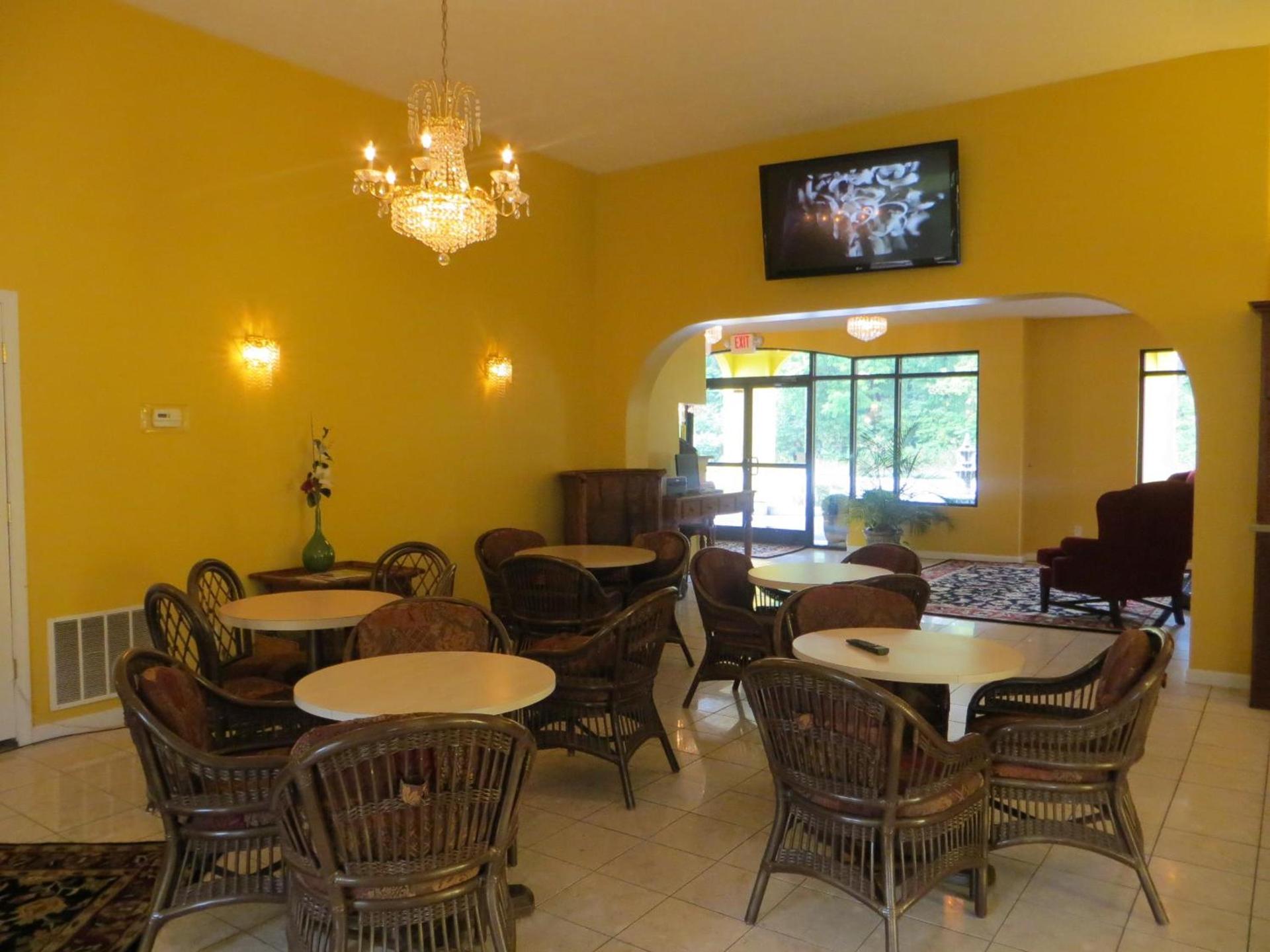 Golden Manor Inn & Suites photo 19