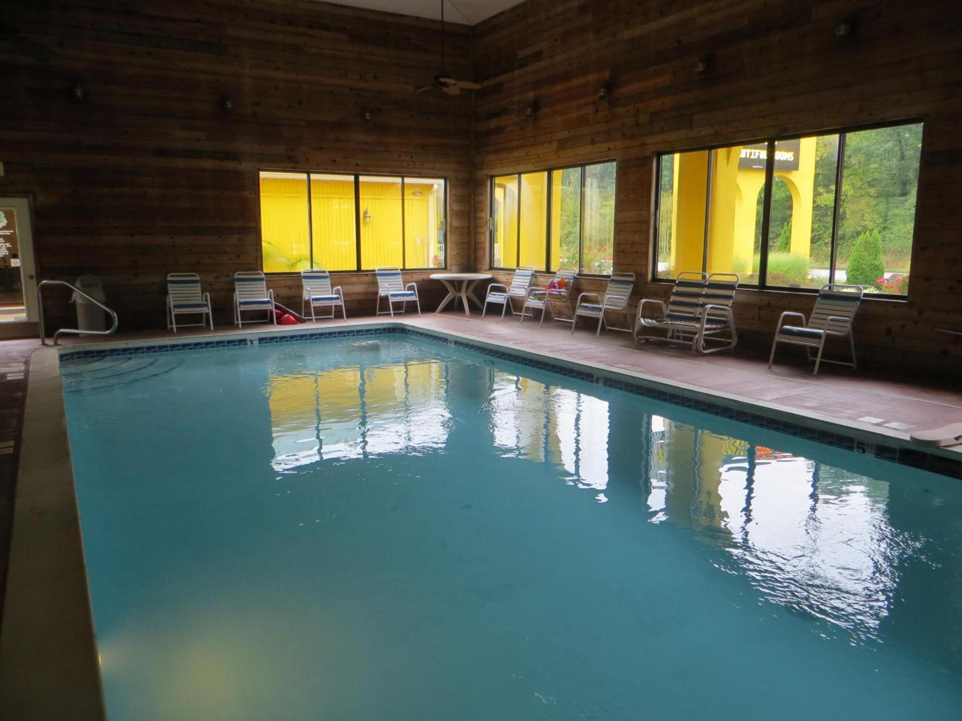 Golden Manor Inn & Suites photo 12