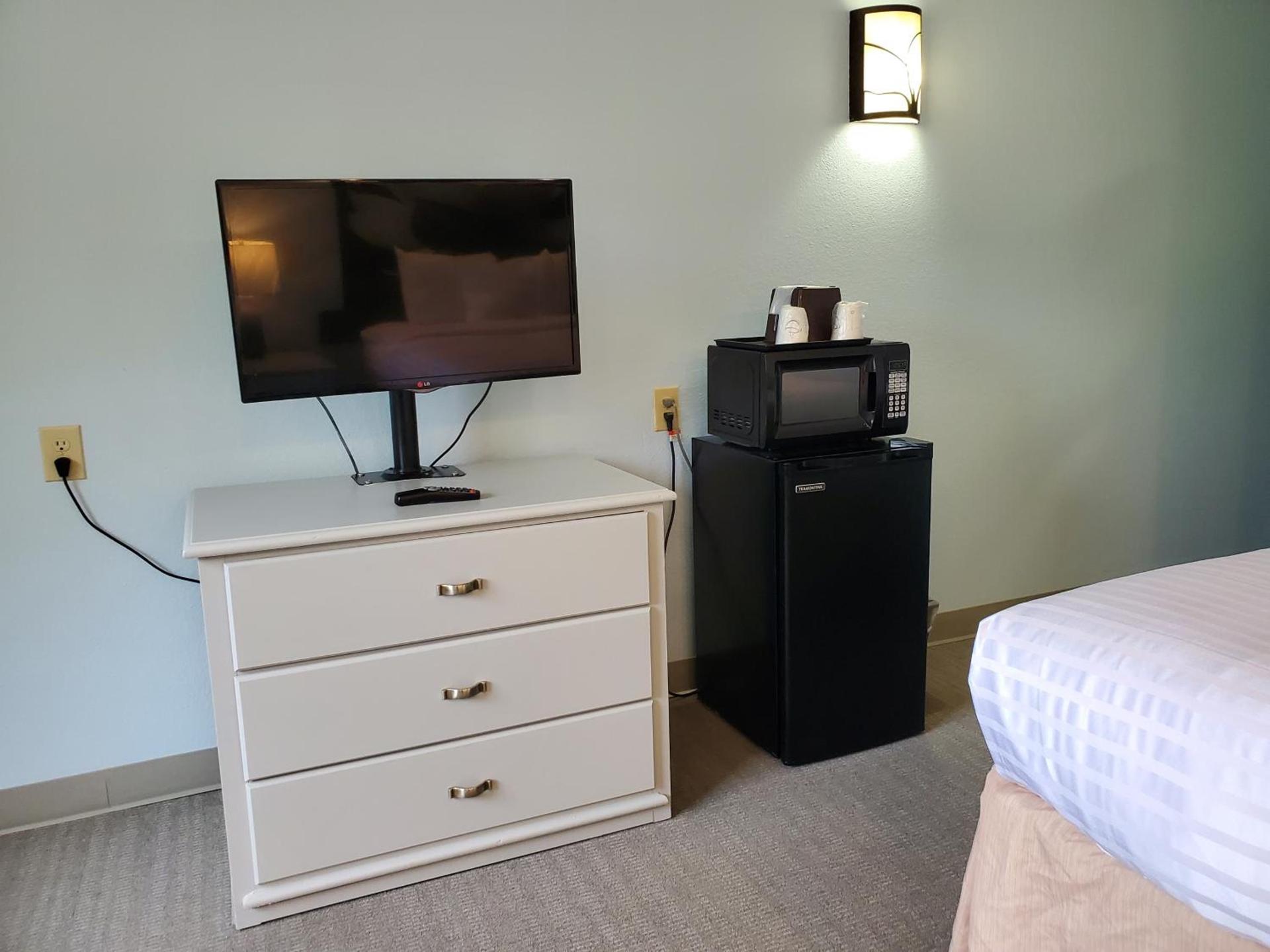 Coastal Inn & Suites photo 12